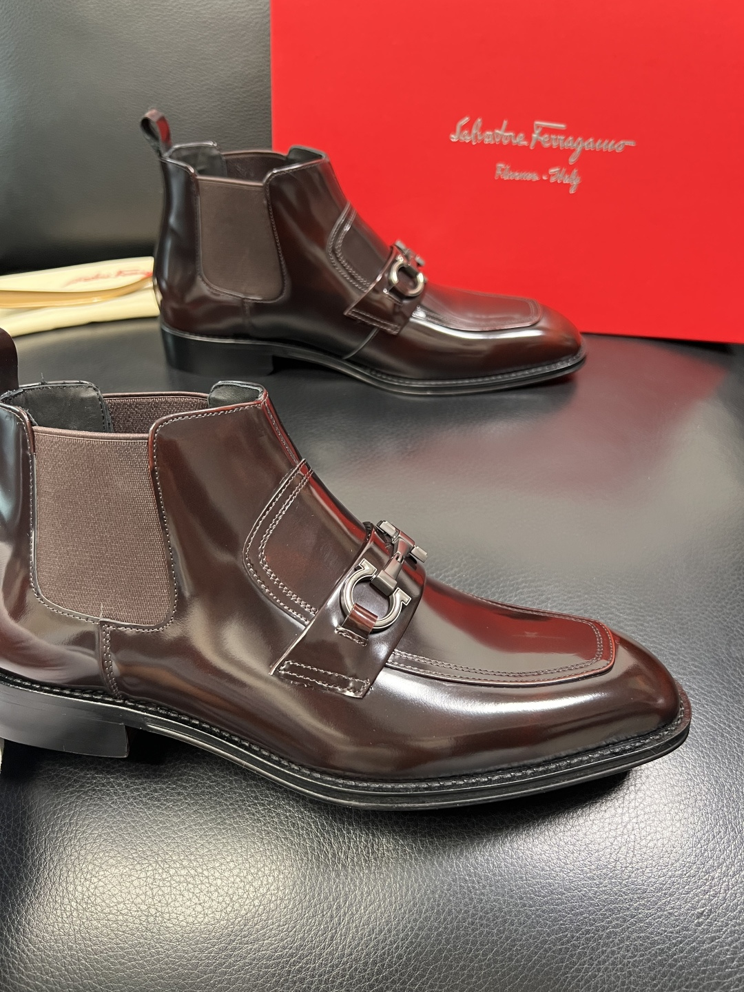 Ferragamo 高品质 顶级工艺品 菲拉格慕 靴子高帮专柜同步发售原厂配置，意大利进口原版牛皮，进口