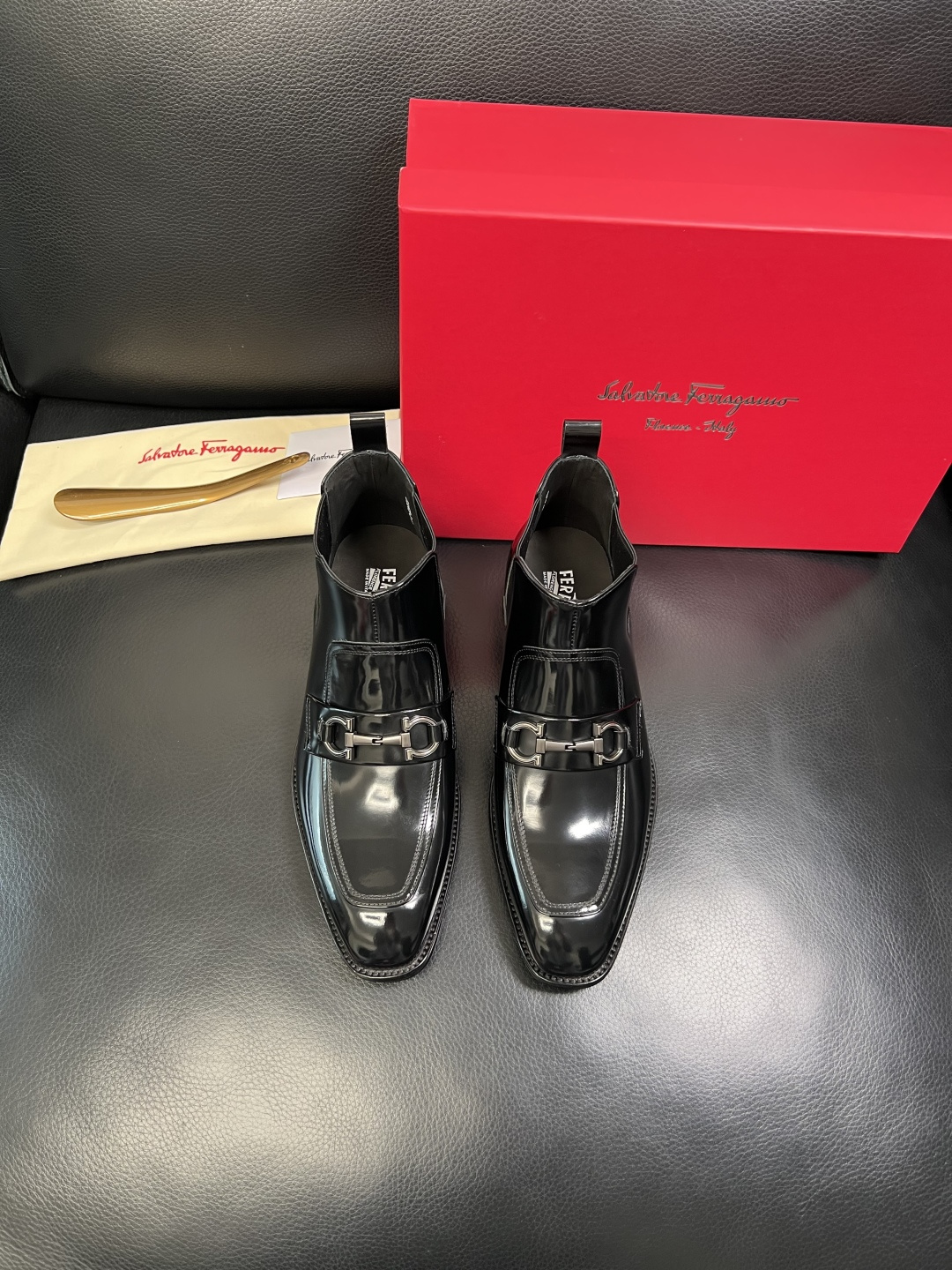 Ferragamo 高品质 顶级工艺品 菲拉格慕 靴子高帮专柜同步发售原厂配置，意大利进口原版牛皮，进口