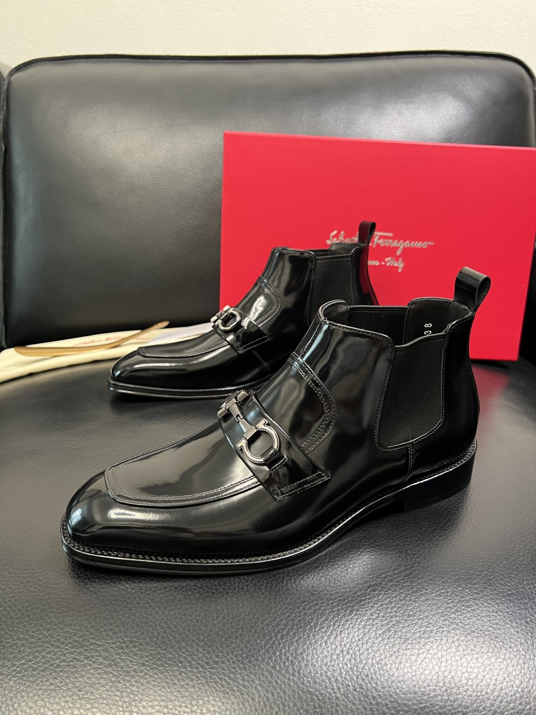 Ferragamo 高品质 顶级工艺品 菲拉格慕 靴子高帮专柜同步发售原厂配置，意大利进口原版牛皮，进口