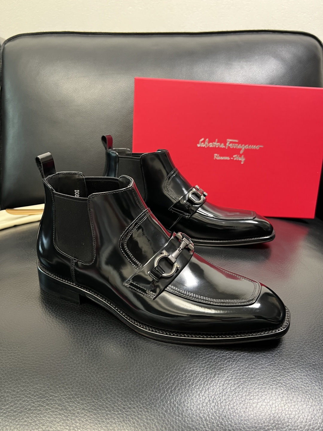 Ferragamo 高品质 顶级工艺品 菲拉格慕 靴子高帮专柜同步发售原厂配置，意大利进口原版牛皮，进口