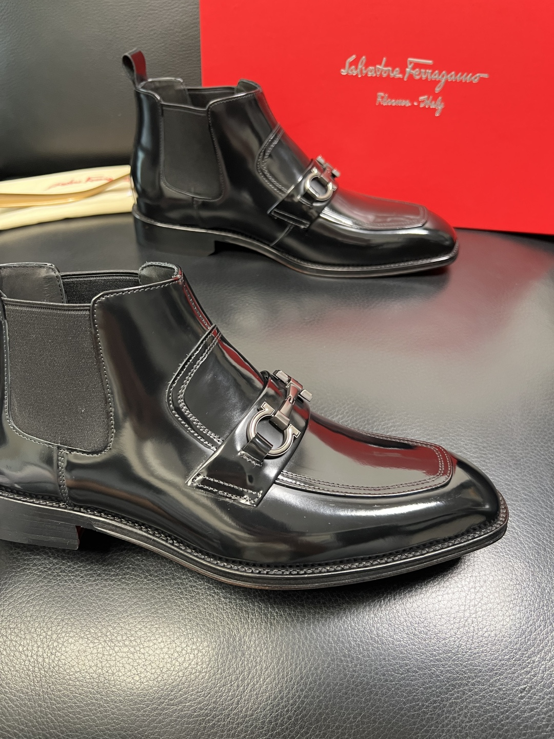 Ferragamo 高品质 顶级工艺品 菲拉格慕 靴子高帮专柜同步发售原厂配置，意大利进口原版牛皮，进口