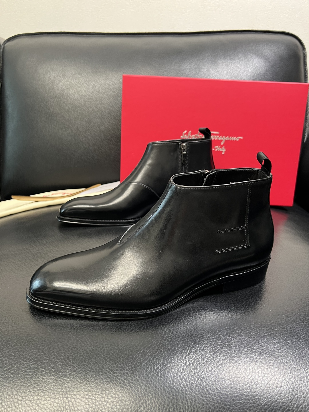 Ferragamo 高品质 顶级工艺品 菲拉格慕 靴子高帮专柜同步发售原厂配置，意大利进口原版牛皮，进口