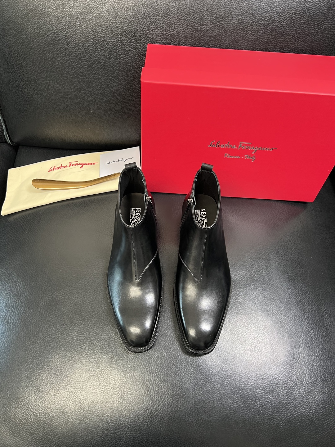 Ferragamo 高品质 顶级工艺品 菲拉格慕 靴子高帮专柜同步发售原厂配置，意大利进口原版牛皮，进口