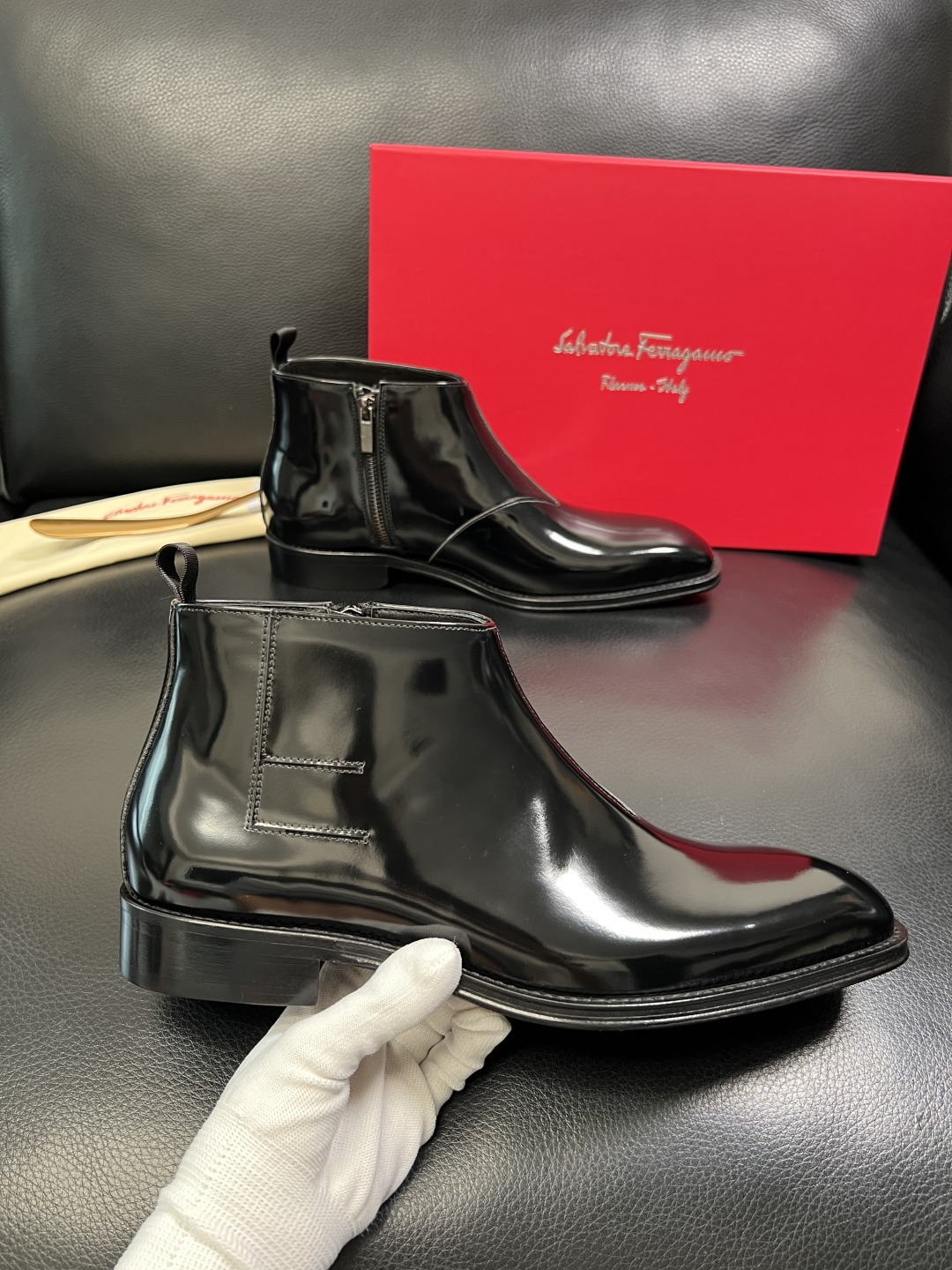 Ferragamo 高品质 顶级工艺品 菲拉格慕 靴子高帮专柜同步发售原厂配置，意大利进口原版牛皮，进口