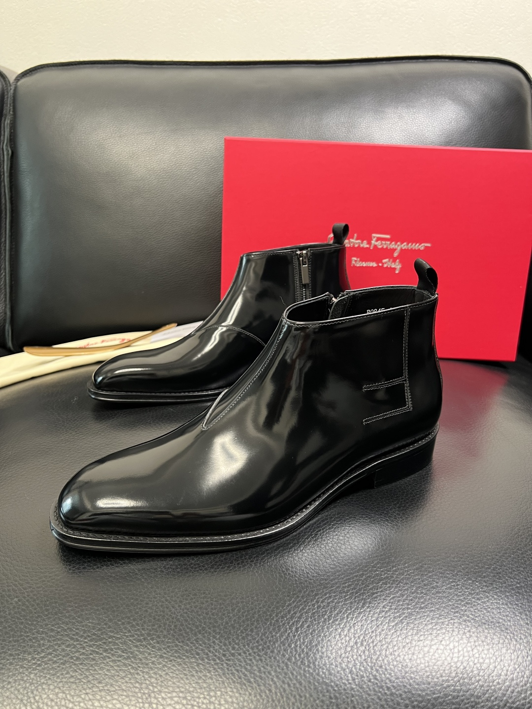 Ferragamo 高品质 顶级工艺品 菲拉格慕 靴子高帮专柜同步发售原厂配置，意大利进口原版牛皮，进口