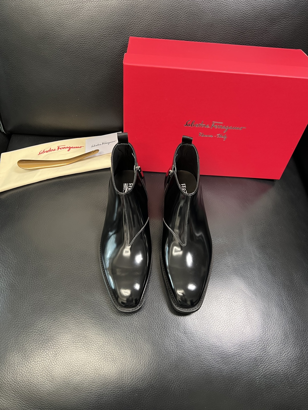 Ferragamo 高品质 顶级工艺品 菲拉格慕 靴子高帮专柜同步发售原厂配置，意大利进口原版牛皮，进口