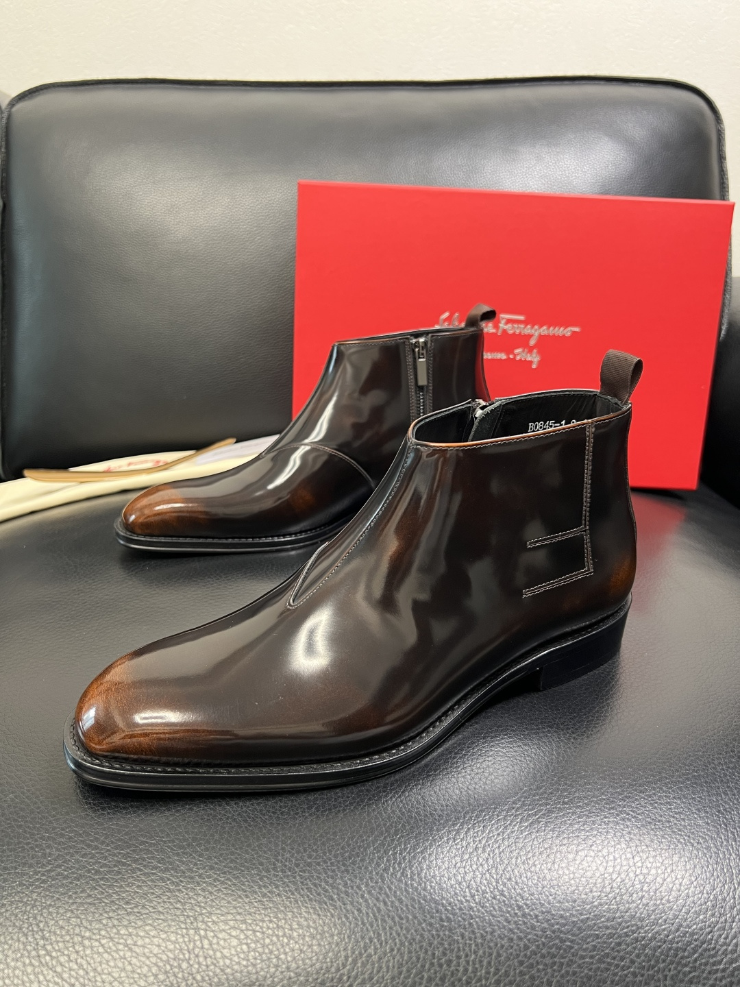 Ferragamo 高品质 顶级工艺品 菲拉格慕 靴子高帮专柜同步发售原厂配置，意大利进口原版牛皮，进口