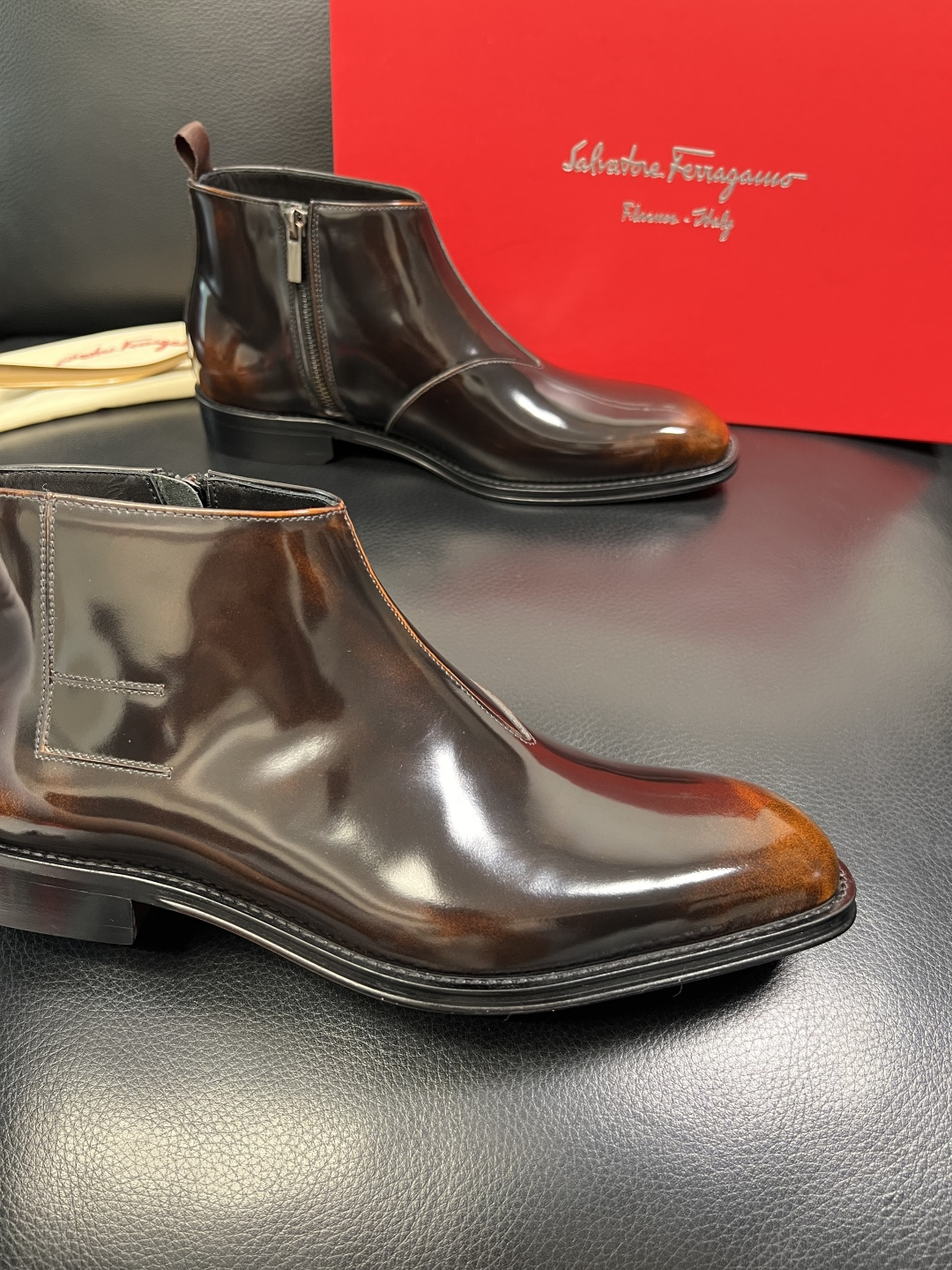 Ferragamo 高品质 顶级工艺品 菲拉格慕 靴子高帮专柜同步发售原厂配置，意大利进口原版牛皮，进口