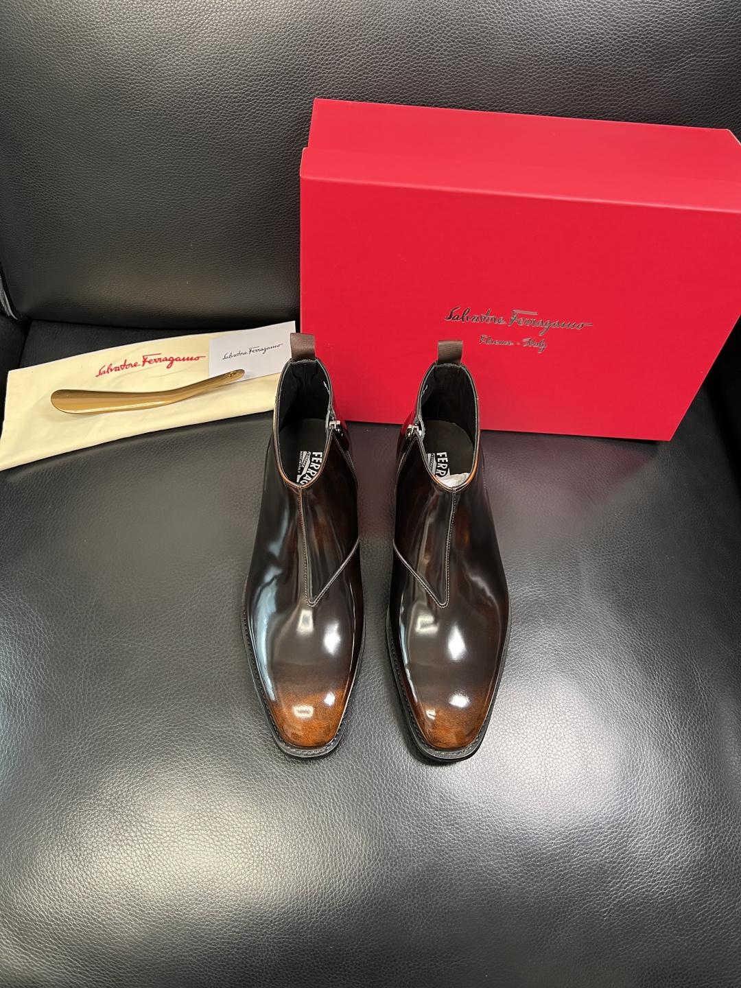 Ferragamo 高品质 顶级工艺品 菲拉格慕 靴子高帮专柜同步发售原厂配置，意大利进口原版牛皮，进口