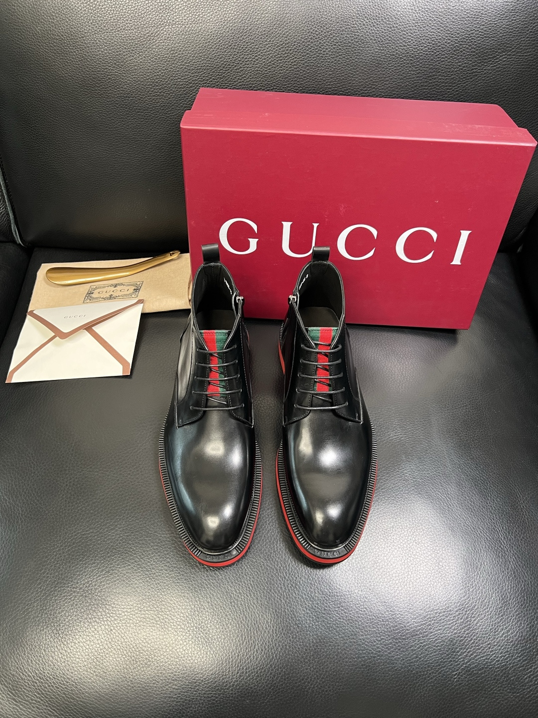 Gucci 高品质 顶级工艺品 古奇 皮鞋系列专柜同步 原厂配置，意大利进口原版牛皮，进口水染牛里 ，鞋