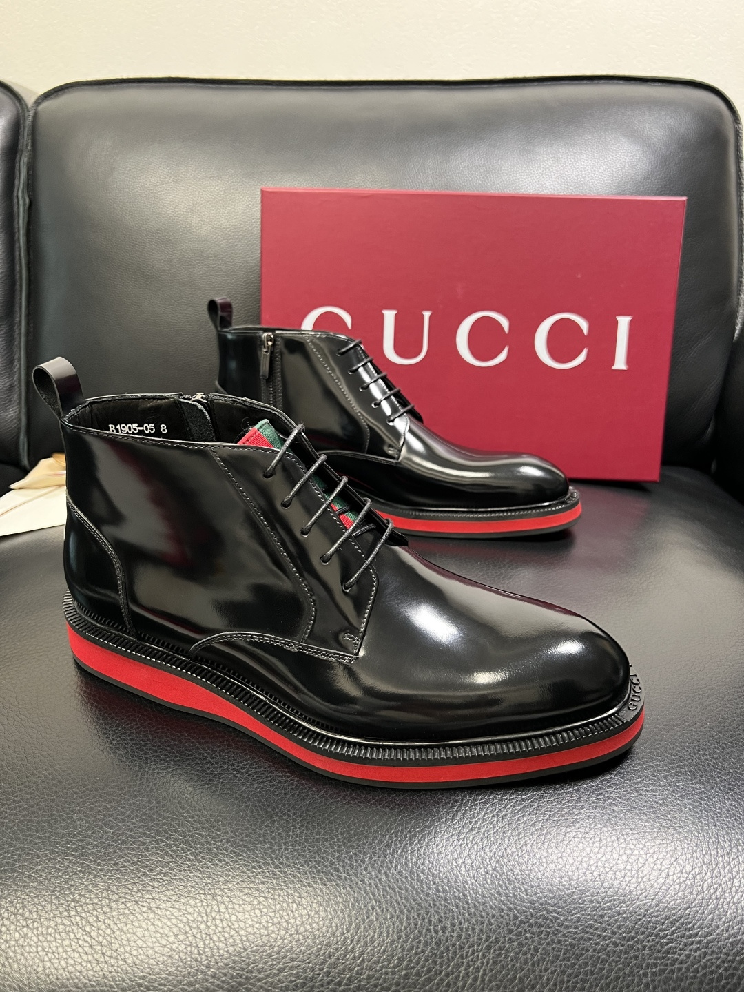 NO:680596,Gucci high-quality top crafts Gucci leather shoes series counter synchronization, original factory configuration, original cowhide imported from Italy, imported water-dyed cowhide, soles specially provided by the original factory and super comfortable, original factory and single goods high quality, welcome to compare and synchronize with the counter, code number 39-44 (customized 38 45 46), gucci, cowhide19860909Gucci 高品质 顶级工艺品 古奇 皮鞋系列专柜同步 原厂配置,意大利进口原版牛皮,进口水染牛里 ,鞋底原厂特供原版底超级舒适,原厂跟单货 高品质,欢迎对比专柜同步,码数 39-44（订做38 45 46）,,gucci,cowhide,Men's shoes