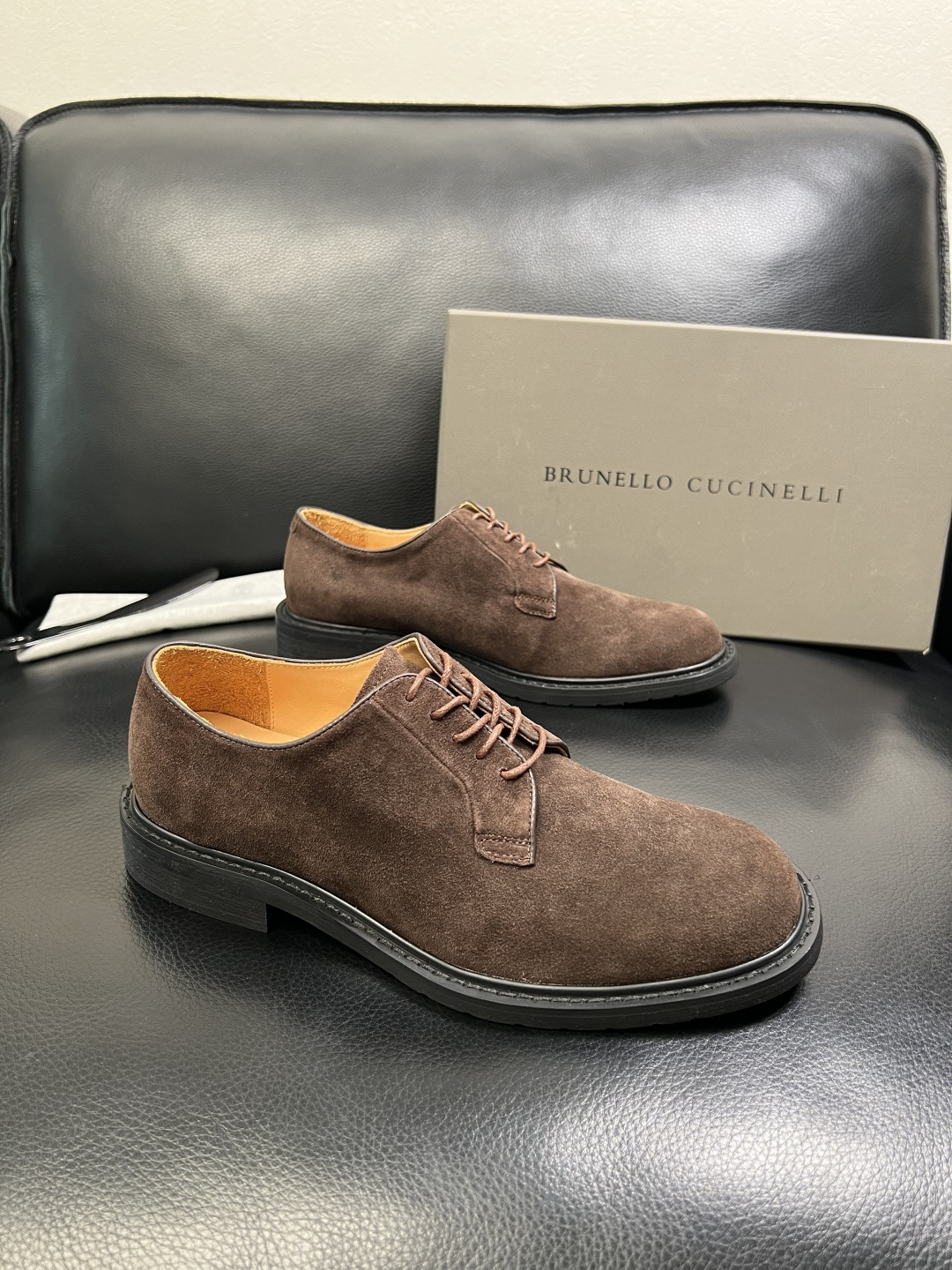 NO:680603,Brunello Cucinelli is a high-quality, top-notch handicraft. BC counters are equipped with original factory configurations. Italian imported cowhide fabric inner pads, high-quality splicing and complex craftsmanship, breathable and comfortable. The soles are specially provided by the original factory and are super comfortable. Original factory and single goods, welcome to compare, code number 39-44 (customized 38 45), brunello cucinelli, cowhide19860909Brunello Cucinelli 高品质 顶级工艺品 BC 专柜同步原厂配置,意大利进口牛皮面料牛内里垫,高品质拼接复杂工艺,透气舒适 鞋底原厂特供原版底超级舒适,原厂跟单货,欢迎对比,码数 39-44(订做38 45),,brunello cucinelli,cowhide,Men's shoes