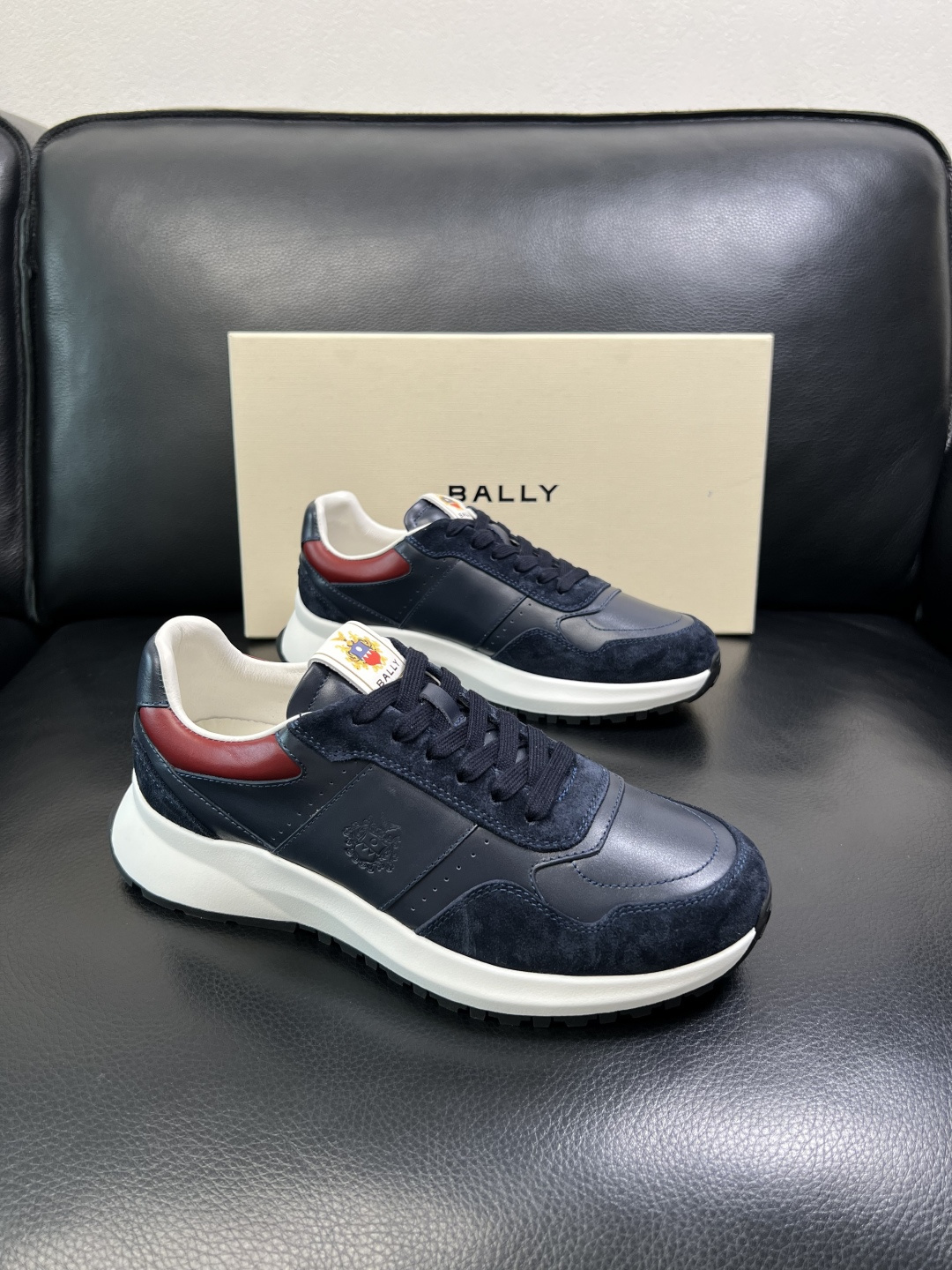 NO:680954,BALLY High-quality top crafts Bally's classic color matching counter synchronization, uppers imported from Italy cowhide fabric, imported water-dyed cowhide lining, original soles specially provided by the original factory, exclusive movable molded soles super comfortable, original factory and single goods, welcome to compare, code number 38-44 (customized 45 46), bally, cowhide19860909BALLY 高品质 顶级工艺品 巴利 经典配色专柜同步,鞋面意大利进口牛皮面料,进口水染牛皮里垫 ,鞋底原厂特供原版底,独家活动成型底超级舒适,原厂跟单货,欢迎对比,码数 38-44（订做 45 46）,,bally,cowhide,Men's shoes