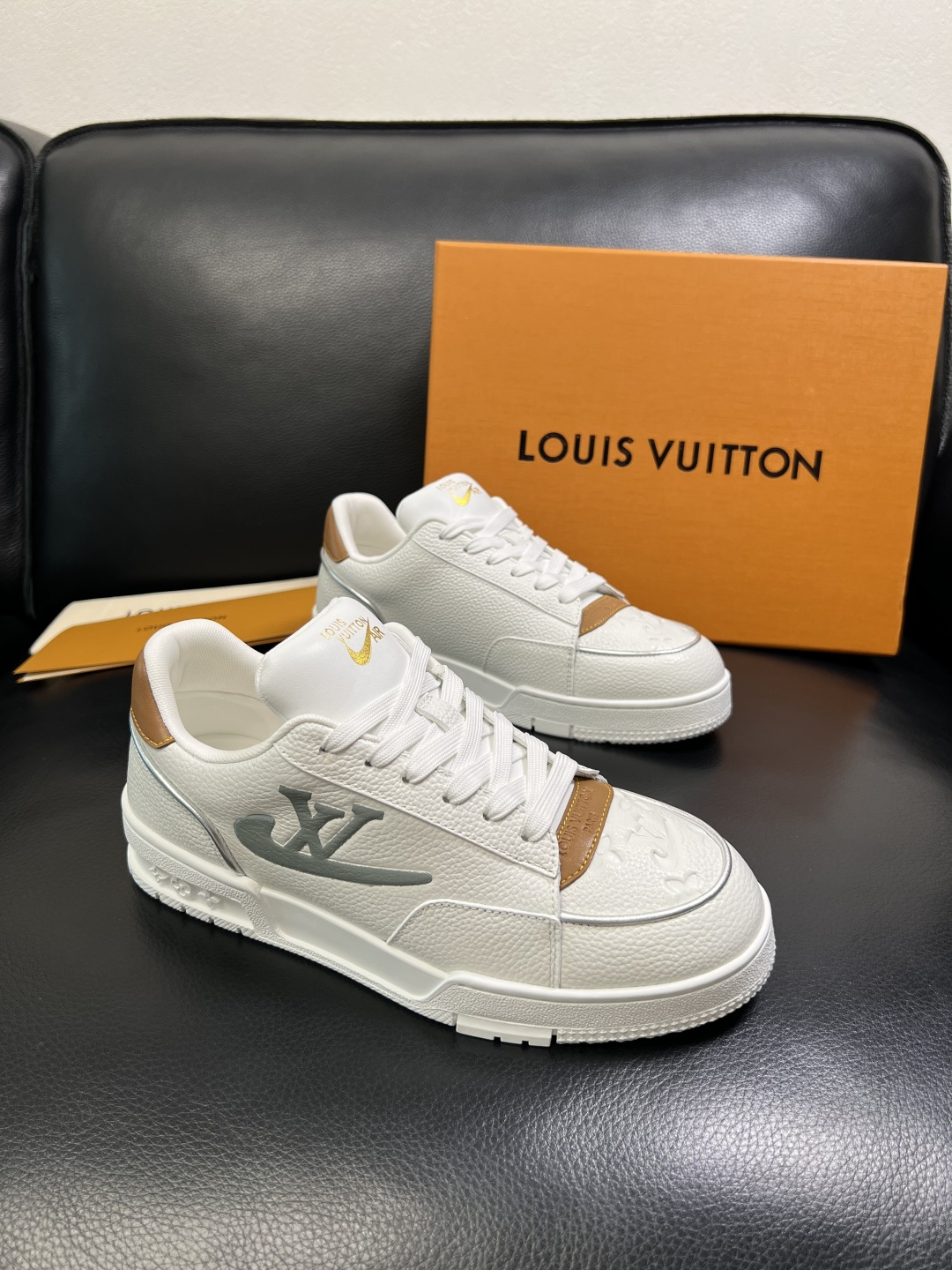 NO:680970,Lv high-quality top crafts Louis Vuitton, sports sneakers counter synchronization, uppers imported from Italy, high-quality splicing colorful complex crafts, imported mesh pads are soft and comfortable, original soles are specially provided by the original factory, TPU exclusive movable molded soles are super comfortable, original factory single goods, code number 39-44 (customized 38 45), louis vuitton, louis vuitton19860909Lv 高品质 顶级工艺品 路易威登,运动板鞋专柜同步,鞋面意大利进口,高品质拼接缤纷色彩复杂工艺品,进口网布里垫柔软舒适,鞋底原厂特供原版底,TPU独家活动成型底超级舒适,原厂跟单货,码数 39-44（订做38 45）,,louis vuitton,louis vuitton,Men's shoes
