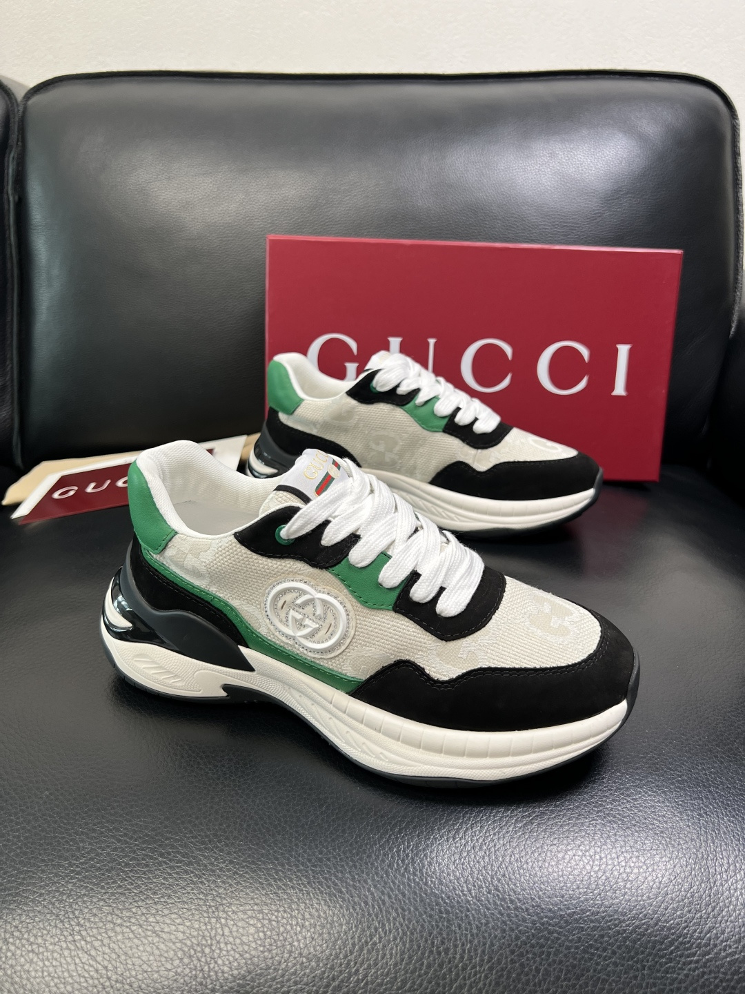 NO:680992,Gucci top purchasing agent, new model at Gucci counter, original factory configuration of imported cowhide from Italy with printed fabric, imported cowhide lining, breathable and comfortable, soles specially provided by the original factory and super comfortable, original factory and single goods, high quality, welcome to compare, code number 38-44 (customized 45),,gucci,cowhide19860909Gucci 顶级代购 古奇专柜新款,原厂配置意大利进口牛皮搭配印花布面料,进口牛皮内里垫,透气舒适,鞋底原厂特供原版底超级舒适,原厂跟单货 高品质,欢迎对比,码数 38-44（订做 45）,,gucci,cowhide,Men's shoes