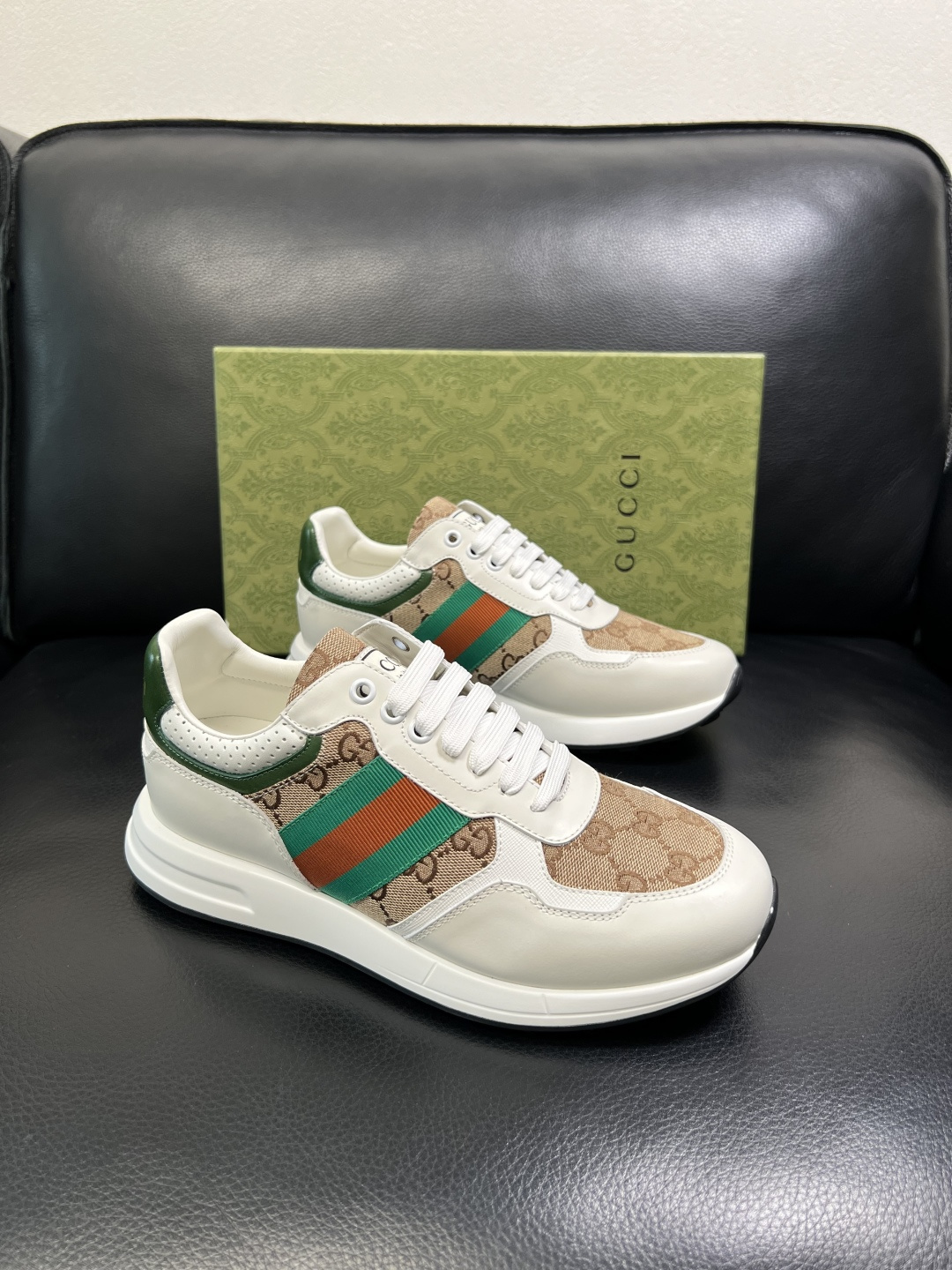 NO:690025,Gucci high-quality top handicrafts Gucci counter new model original configuration, Italian imported cowhide with printed fabrics, imported cowhide lining, breathable and comfortable, original soles are super comfortable, original factory and single goods are high quality, welcome to compare, code number 39-44 (customized 38 45),,gucci,cowhide19860909Gucci 高品质 顶级工艺品 古奇 专柜新款原厂配置,意大利进口牛皮搭配印花面料,进口牛皮内里垫,透气舒适,鞋底原厂特供原版底超级舒适,原厂跟单货高品质,欢迎对比,码数 39-44（订做 38 45）,,gucci,cowhide,Men's shoes