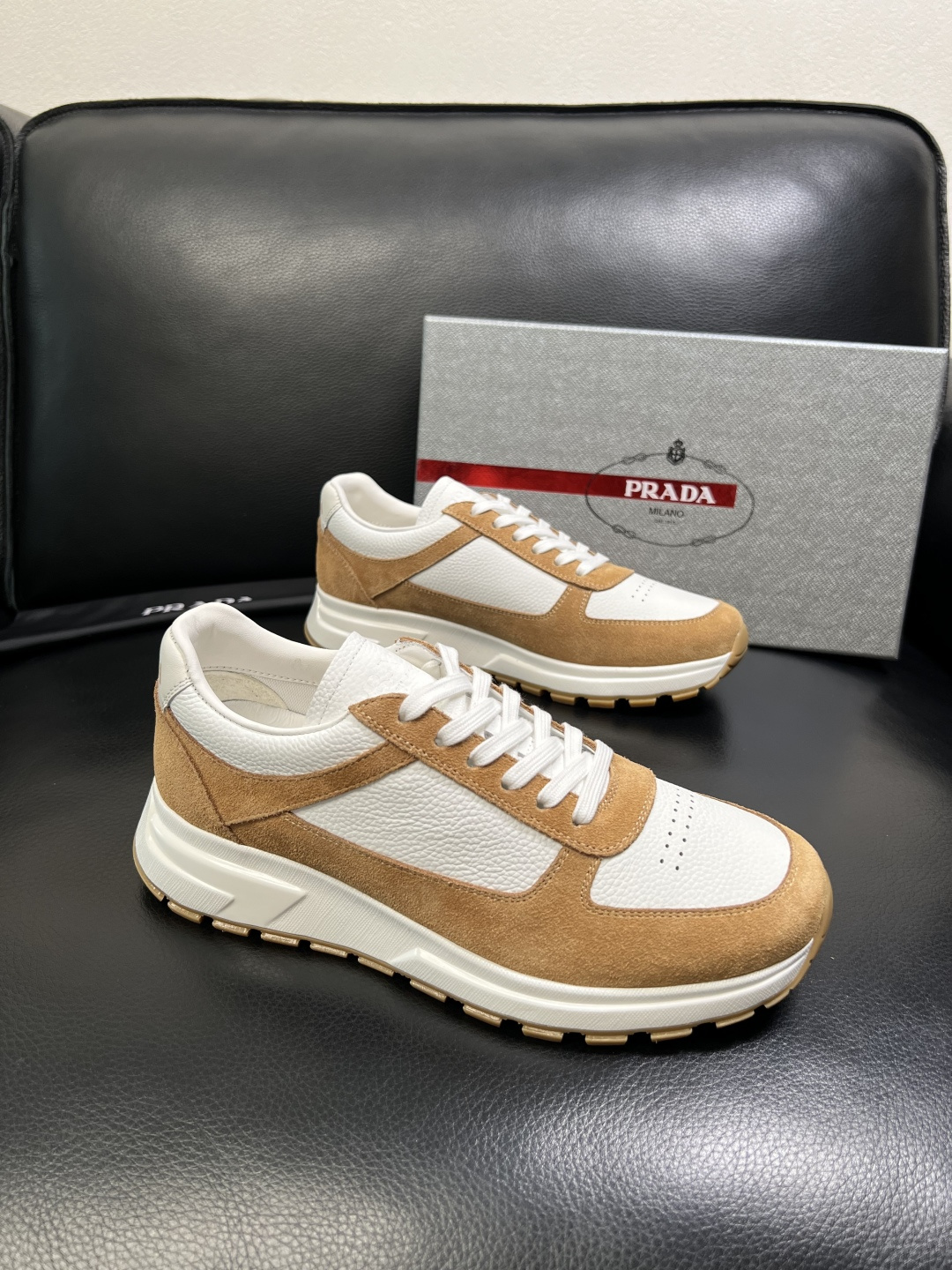 NO:690028,PRADA High-quality top crafts Prada counters synchronized with original factory configuration, original cowhide fabric imported from Italy, breathable and comfortable imported water-dyed cowhide lining, soles specially provided by the original factory and super comfortable, original factory order code number 39-44 (order 38 45),, prada, prada, cowhide19860909PRADA 高品质 顶级工艺品 普拉达 专柜同步 原厂配置,意大利进口原版牛皮面料,透气舒适进口水染牛里垫,鞋底原厂特供原版底超级舒适,原厂跟单货码数 39-44（订 38 45）,,prada,prada,cowhide,Men's shoes