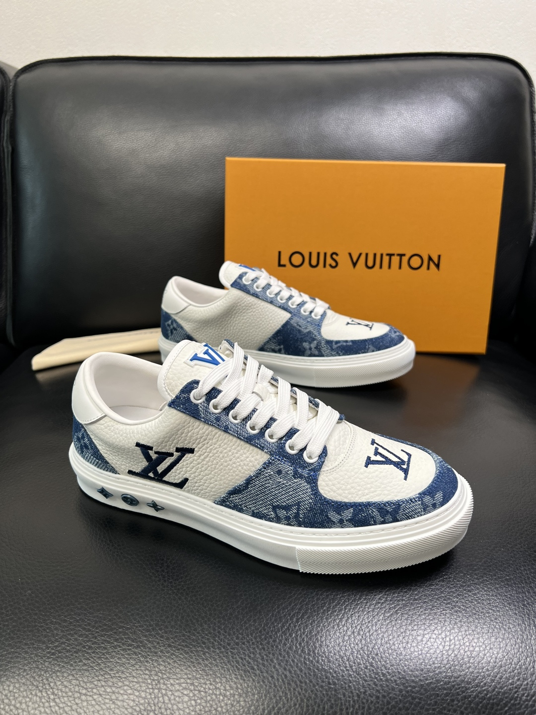 Lv 高品质 顶级工艺品 路易威登，运动板鞋专柜同步，鞋面意大利进口，高品质拼接缤纷色彩复杂工艺品，进口