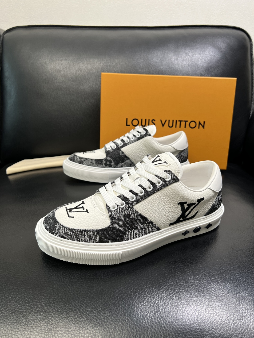 Lv 高品质 顶级工艺品 路易威登，运动板鞋专柜同步，鞋面意大利进口，高品质拼接缤纷色彩复杂工艺品，进口