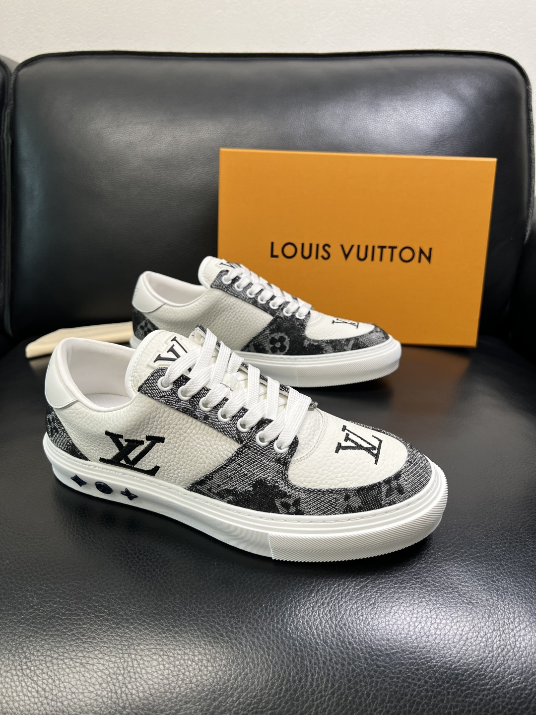 Lv 高品质 顶级工艺品 路易威登，运动板鞋专柜同步，鞋面意大利进口，高品质拼接缤纷色彩复杂工艺品，进口