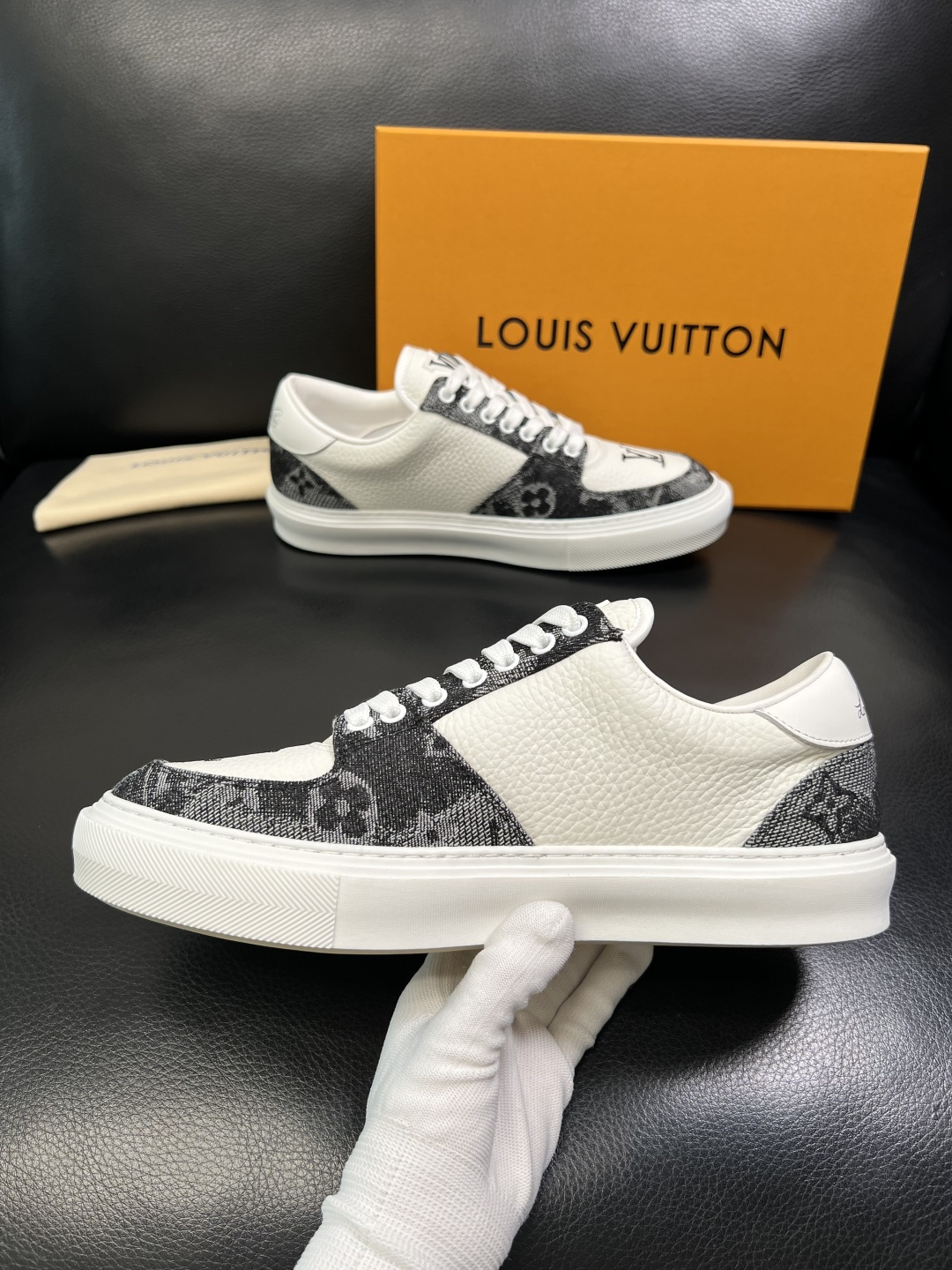 Lv 高品质 顶级工艺品 路易威登，运动板鞋专柜同步，鞋面意大利进口，高品质拼接缤纷色彩复杂工艺品，进口
