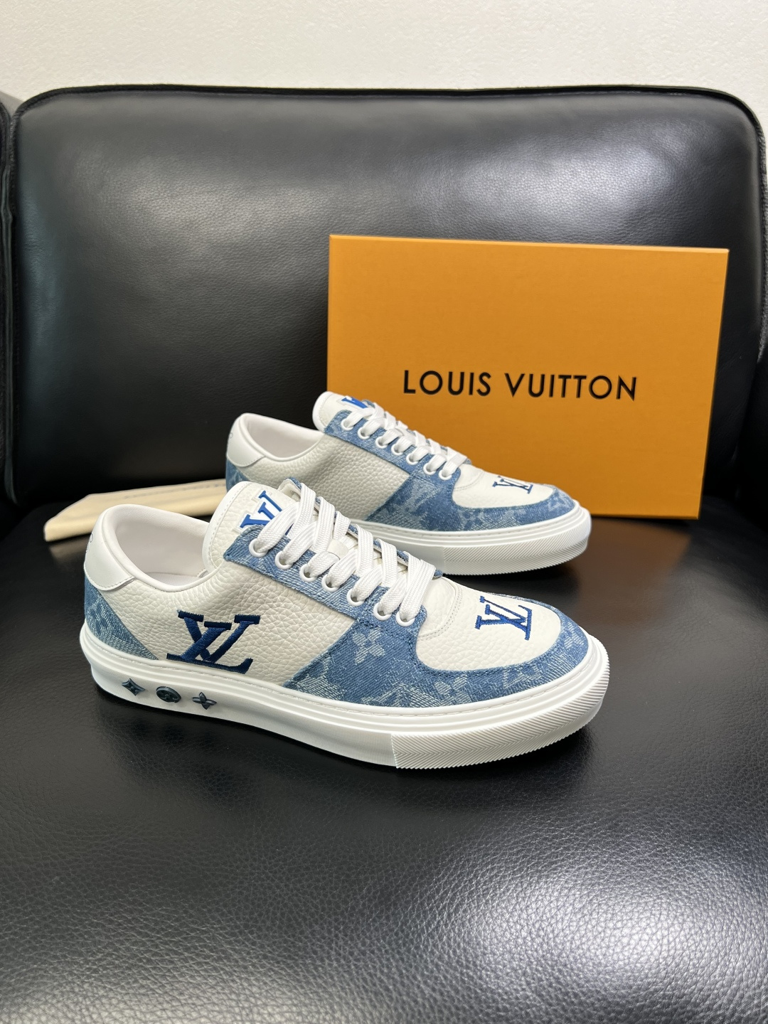 NO:690044,Lv high-quality top crafts Louis Vuitton, sports sneakers counter synchronization, uppers imported from Italy, high-quality splicing colorful complex crafts, imported mesh pads are soft and comfortable, original soles are specially provided by the original factory, TPU exclusive movable molded soles are super comfortable, original factory single goods, code number 39-44 (customized 38 45), louis vuitton, louis vuitton19860909Lv 高品质 顶级工艺品 路易威登,运动板鞋专柜同步,鞋面意大利进口,高品质拼接缤纷色彩复杂工艺品,进口网布里垫柔软舒适,鞋底原厂特供原版底,TPU独家活动成型底超级舒适,原厂跟单货,码数 39-44（订做38 45）,,louis vuitton,louis vuitton,Men's shoes