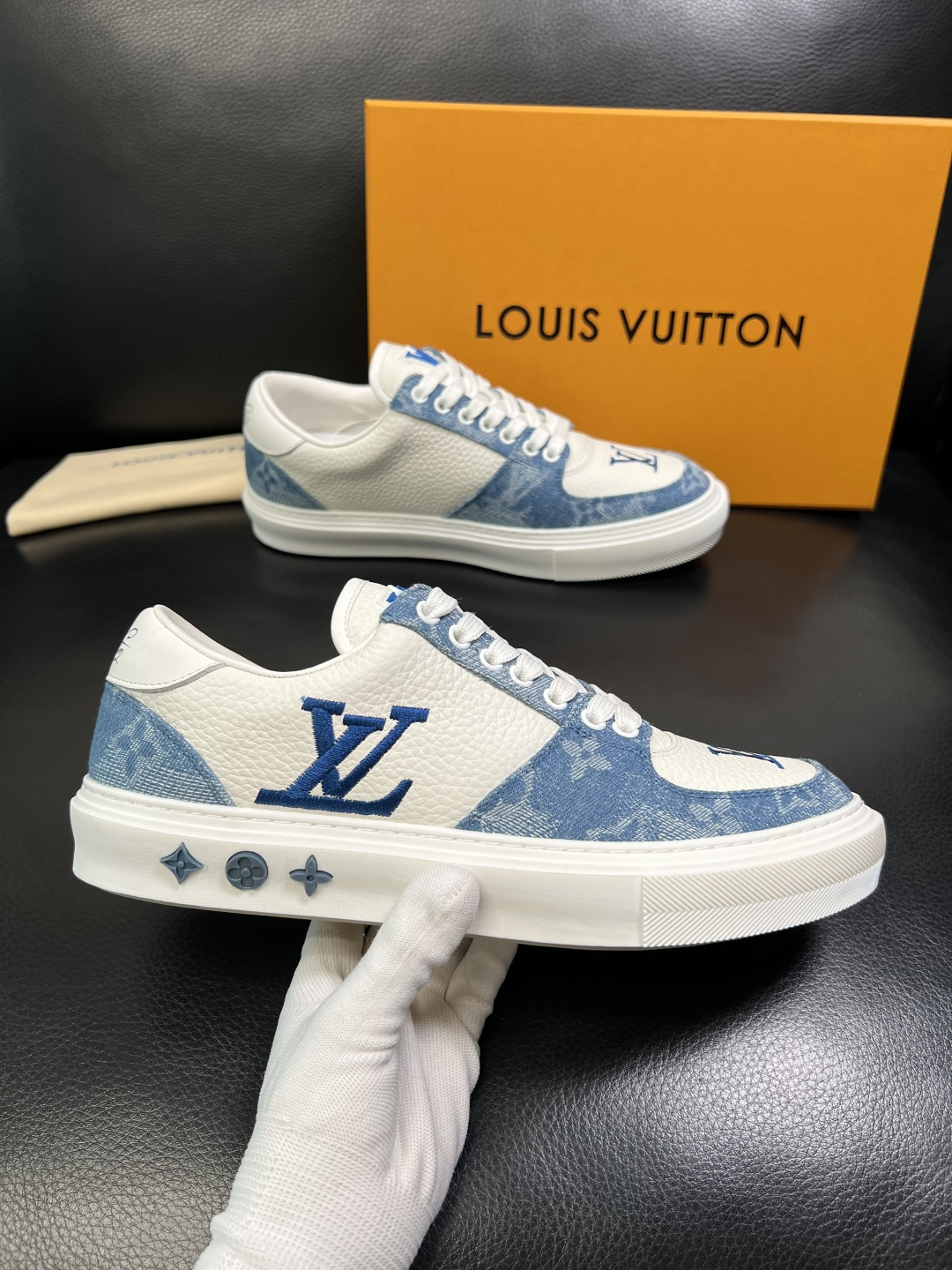 Lv 高品质 顶级工艺品 路易威登，运动板鞋专柜同步，鞋面意大利进口，高品质拼接缤纷色彩复杂工艺品，进口
