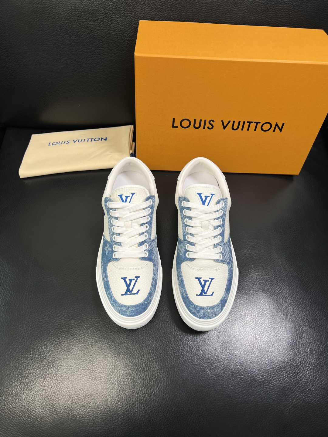 Lv 高品质 顶级工艺品 路易威登，运动板鞋专柜同步，鞋面意大利进口，高品质拼接缤纷色彩复杂工艺品，进口