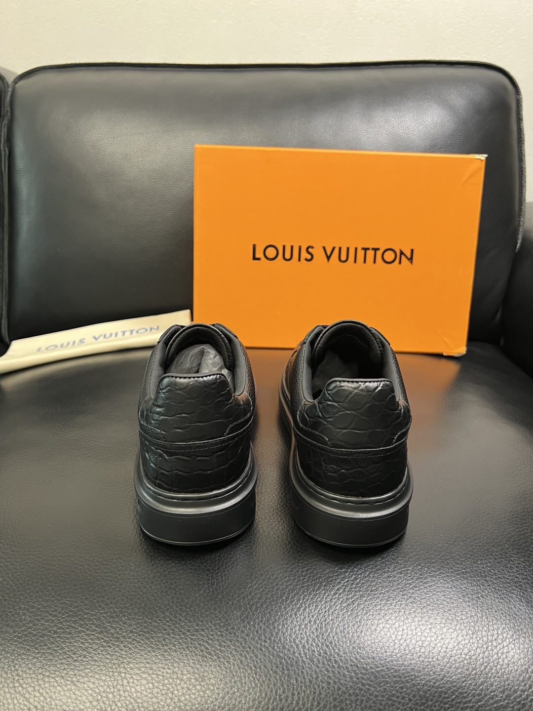 Lv 高品质 顶级工艺品 路易威登，运动板鞋专柜同步，鞋面意大利进口，高品质拼接缤纷色彩复杂工艺品，进口