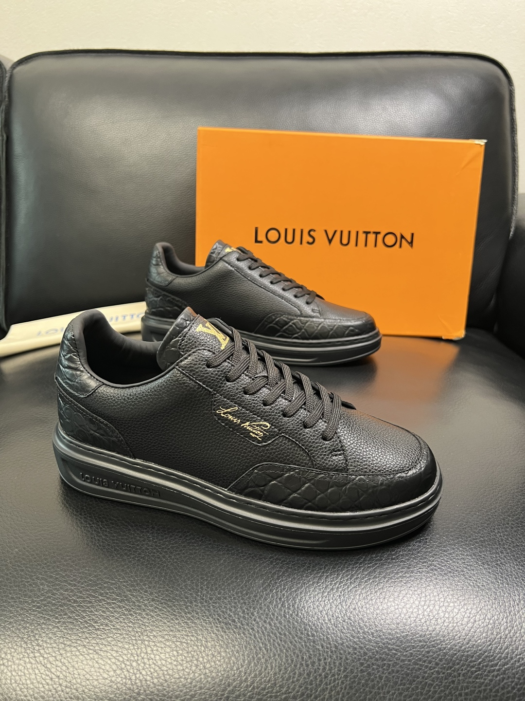 Lv 高品质 顶级工艺品 路易威登，运动板鞋专柜同步，鞋面意大利进口，高品质拼接缤纷色彩复杂工艺品，进口