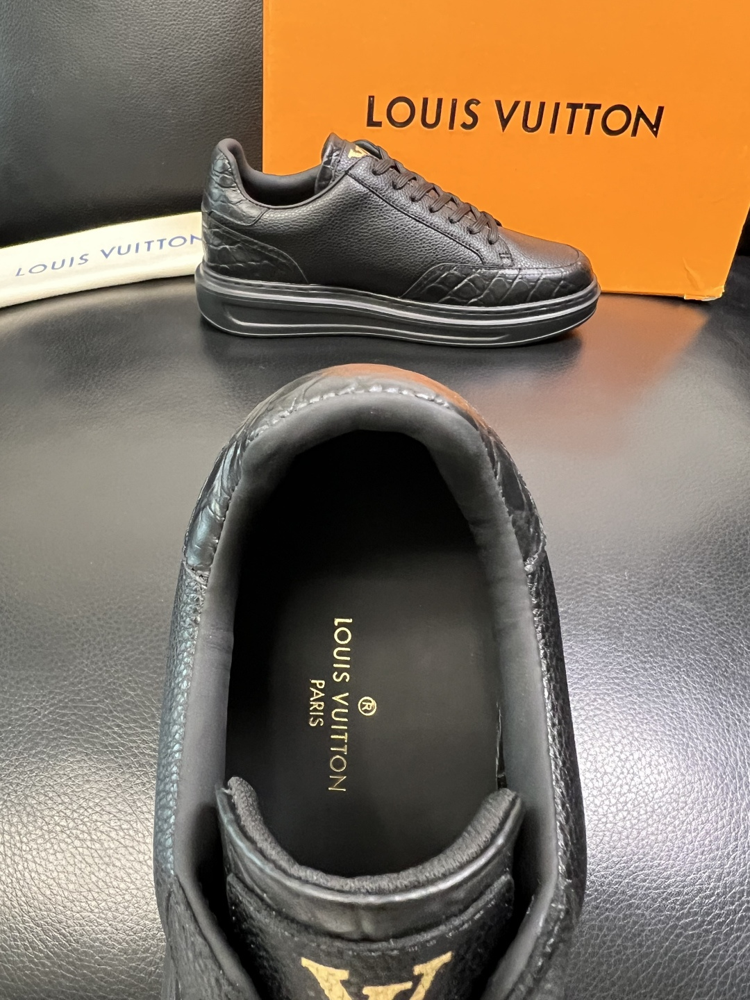 Lv 高品质 顶级工艺品 路易威登，运动板鞋专柜同步，鞋面意大利进口，高品质拼接缤纷色彩复杂工艺品，进口