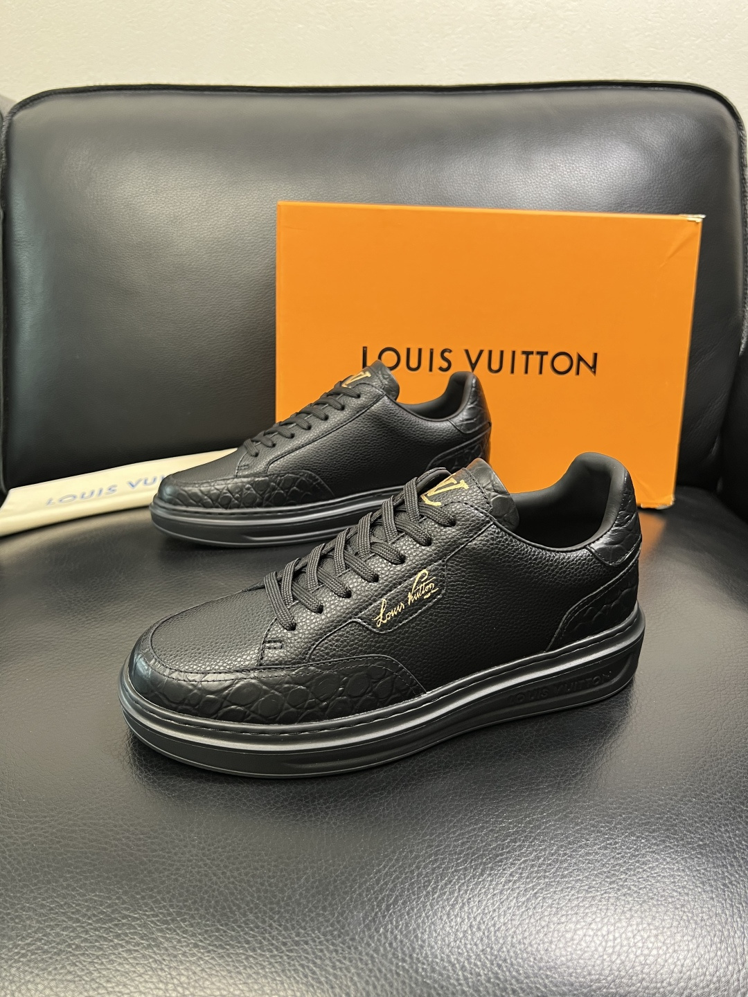 Lv 高品质 顶级工艺品 路易威登，运动板鞋专柜同步，鞋面意大利进口，高品质拼接缤纷色彩复杂工艺品，进口