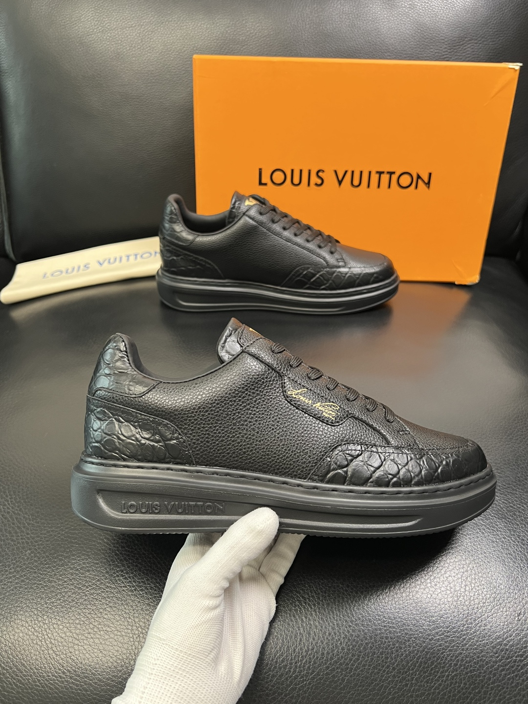 Lv 高品质 顶级工艺品 路易威登，运动板鞋专柜同步，鞋面意大利进口，高品质拼接缤纷色彩复杂工艺品，进口