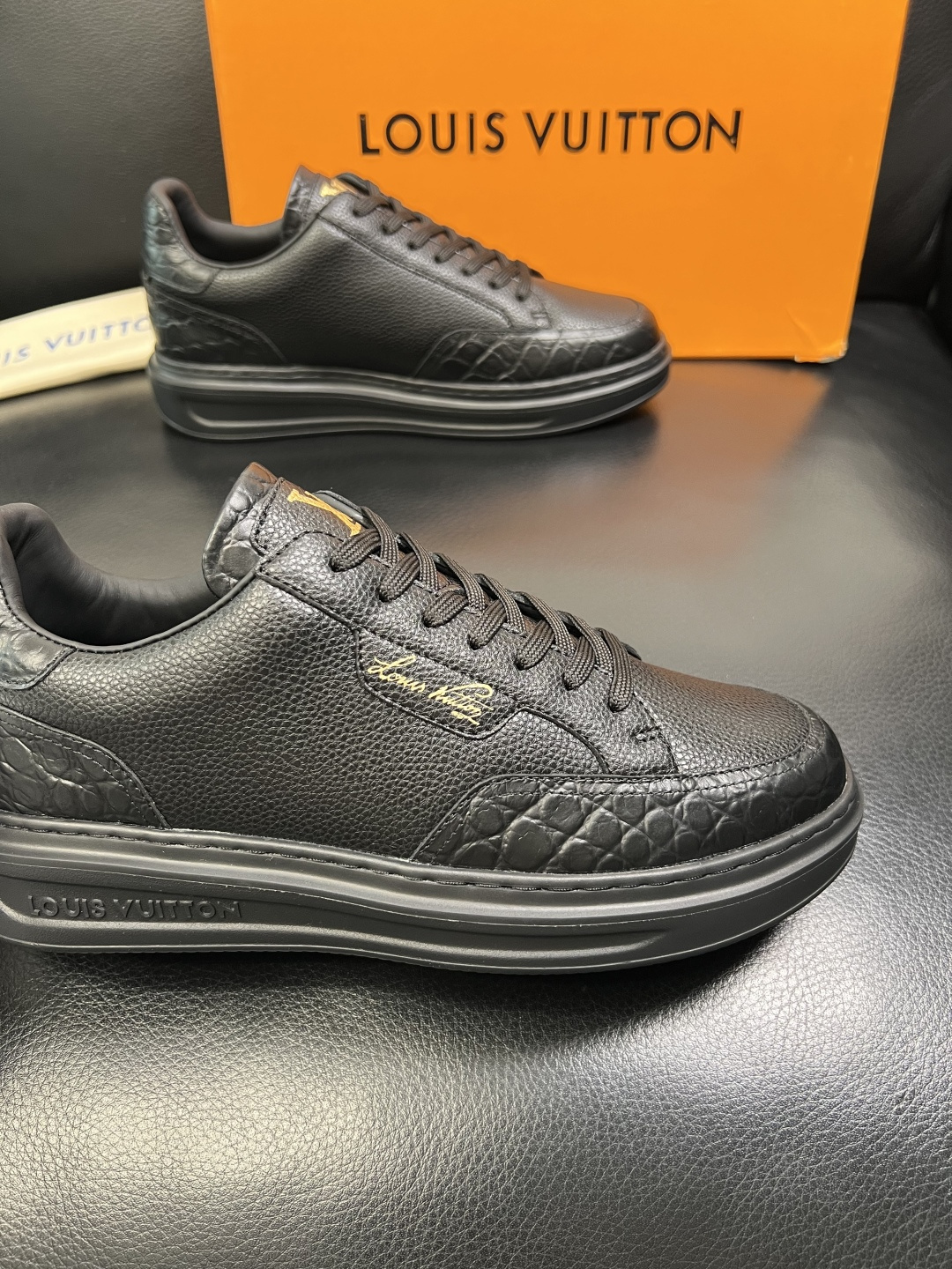 Lv 高品质 顶级工艺品 路易威登，运动板鞋专柜同步，鞋面意大利进口，高品质拼接缤纷色彩复杂工艺品，进口