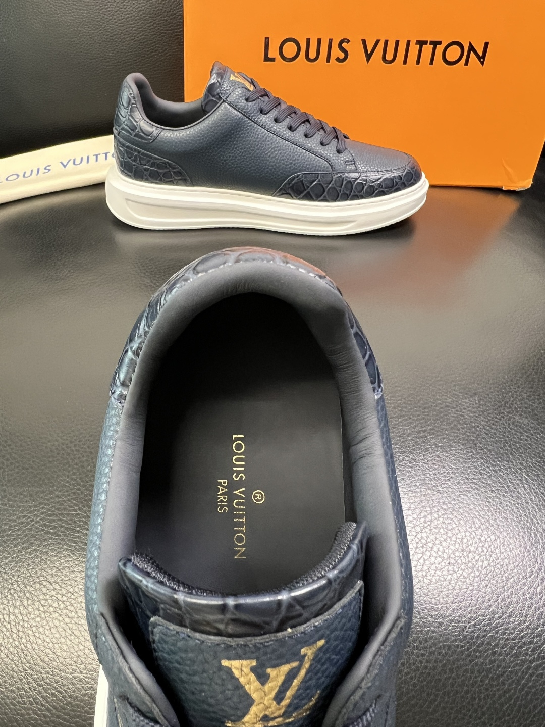 Lv 高品质 顶级工艺品 路易威登，运动板鞋专柜同步，鞋面意大利进口，高品质拼接缤纷色彩复杂工艺品，进口