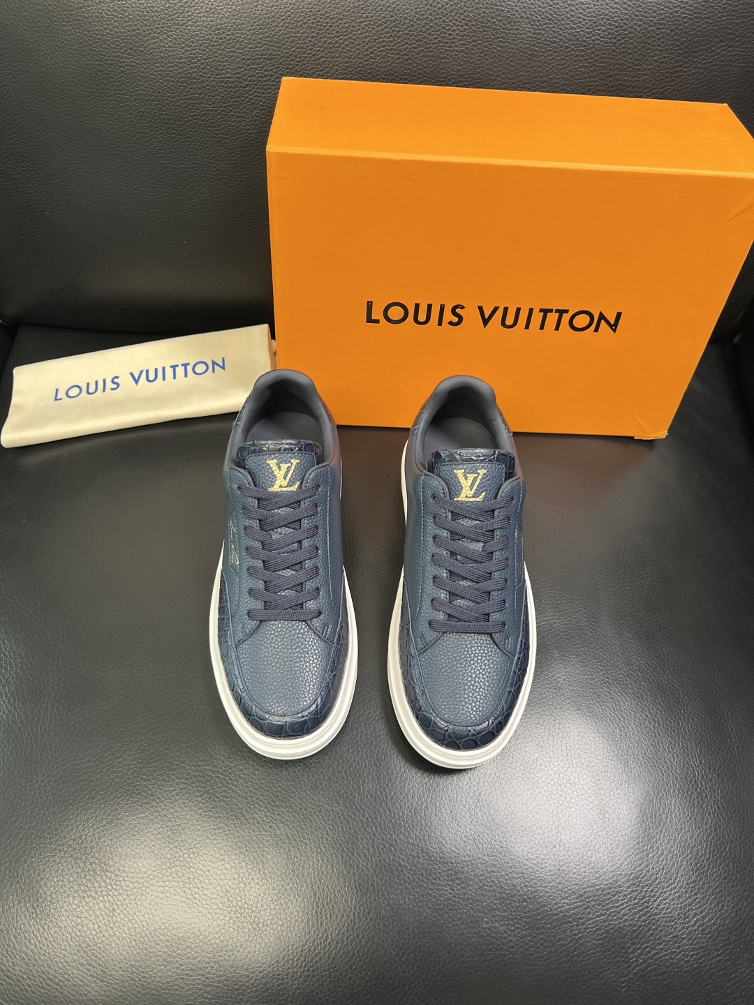 Lv 高品质 顶级工艺品 路易威登，运动板鞋专柜同步，鞋面意大利进口，高品质拼接缤纷色彩复杂工艺品，进口