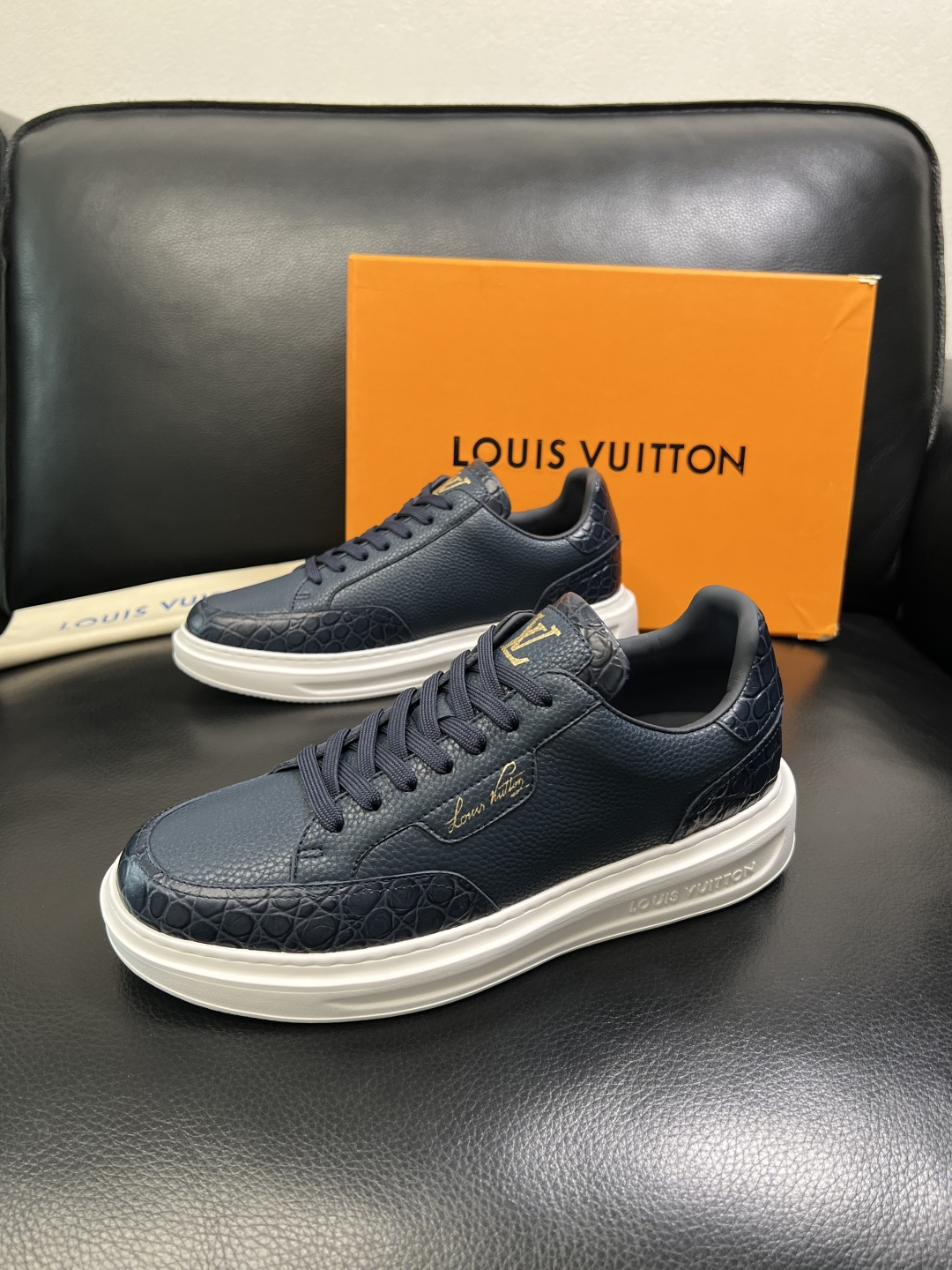 Lv 高品质 顶级工艺品 路易威登，运动板鞋专柜同步，鞋面意大利进口，高品质拼接缤纷色彩复杂工艺品，进口