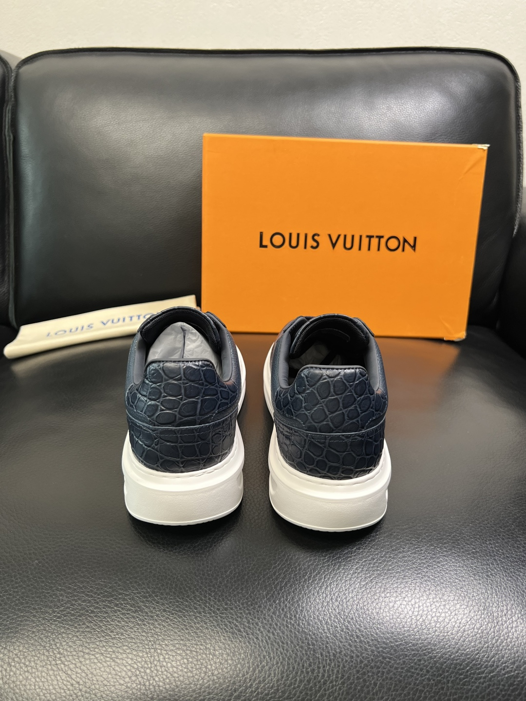 Lv 高品质 顶级工艺品 路易威登，运动板鞋专柜同步，鞋面意大利进口，高品质拼接缤纷色彩复杂工艺品，进口