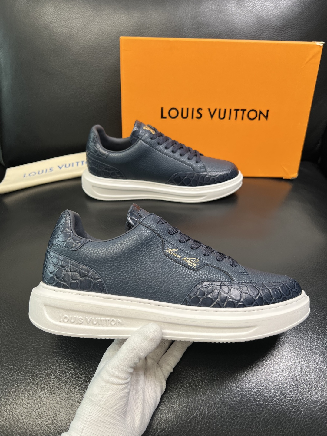 Lv 高品质 顶级工艺品 路易威登，运动板鞋专柜同步，鞋面意大利进口，高品质拼接缤纷色彩复杂工艺品，进口