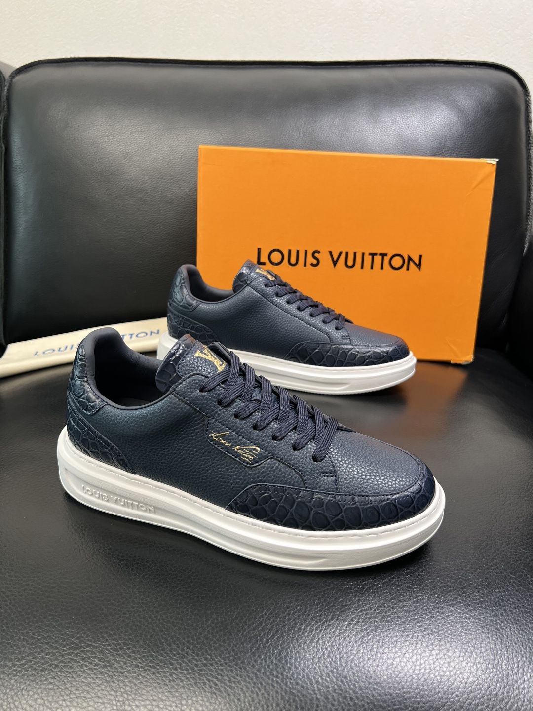 Lv 高品质 顶级工艺品 路易威登，运动板鞋专柜同步，鞋面意大利进口，高品质拼接缤纷色彩复杂工艺品，进口