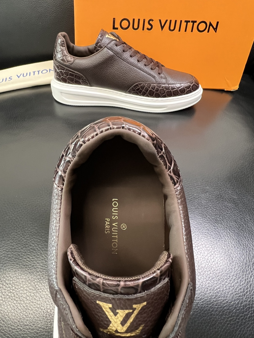 Lv 高品质 顶级工艺品 路易威登，运动板鞋专柜同步，鞋面意大利进口，高品质拼接缤纷色彩复杂工艺品，进口