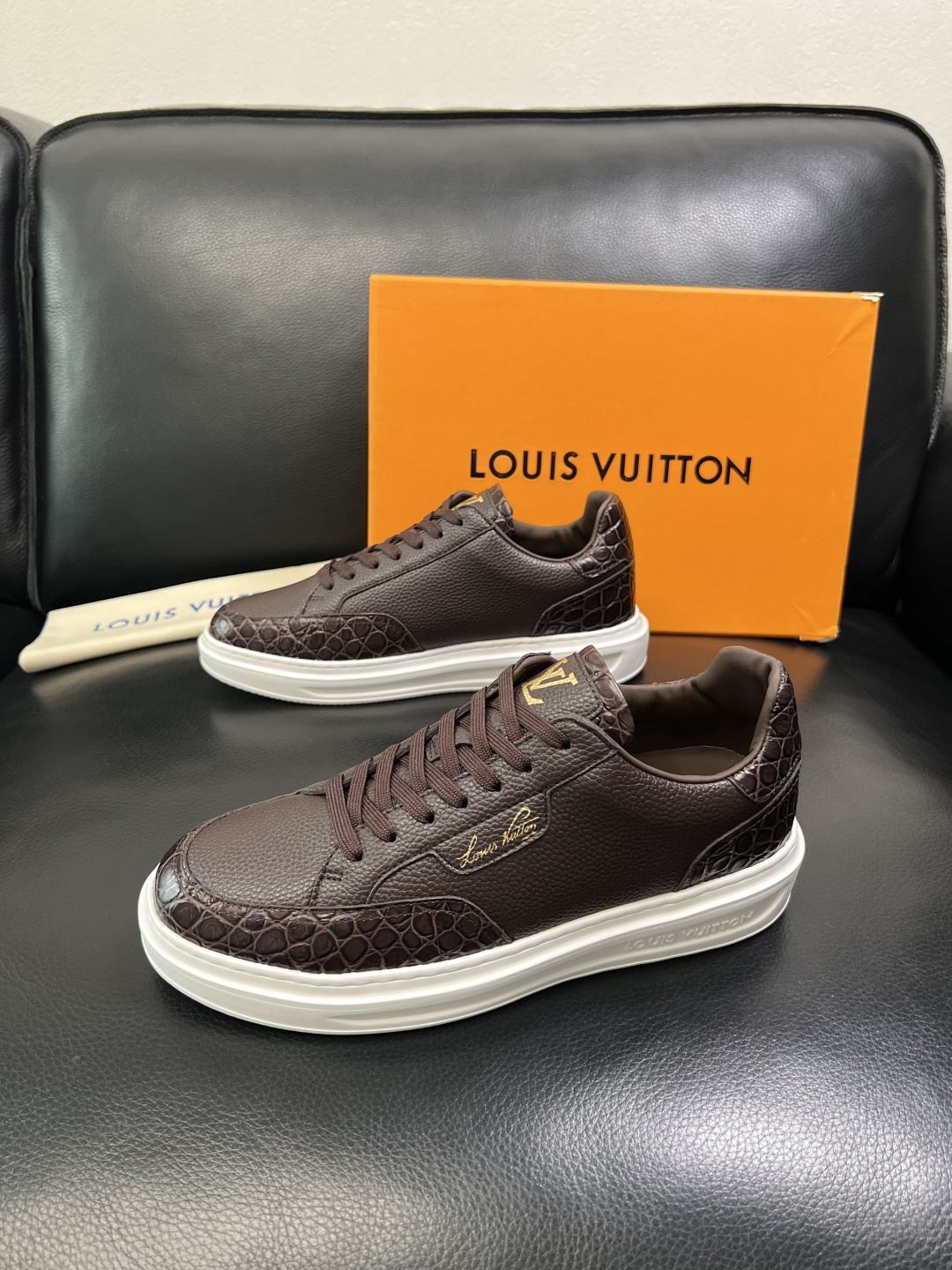 Lv 高品质 顶级工艺品 路易威登，运动板鞋专柜同步，鞋面意大利进口，高品质拼接缤纷色彩复杂工艺品，进口