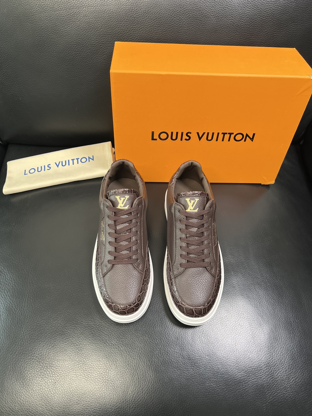 Lv 高品质 顶级工艺品 路易威登，运动板鞋专柜同步，鞋面意大利进口，高品质拼接缤纷色彩复杂工艺品，进口