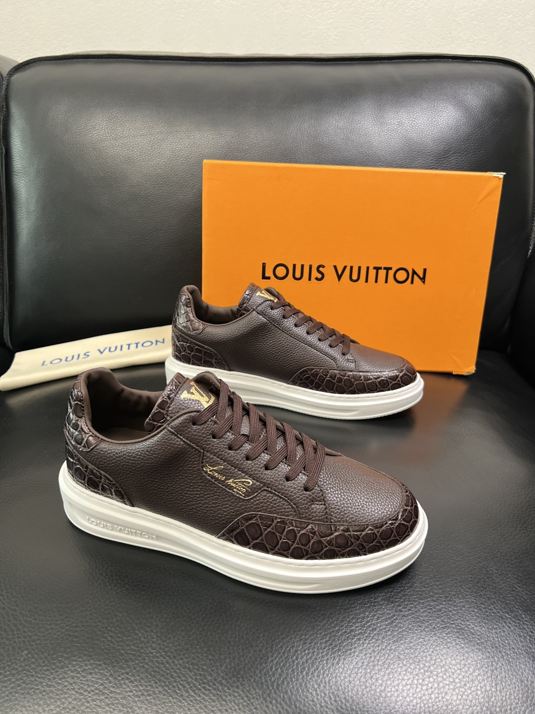 Lv 高品质 顶级工艺品 路易威登，运动板鞋专柜同步，鞋面意大利进口，高品质拼接缤纷色彩复杂工艺品，进口