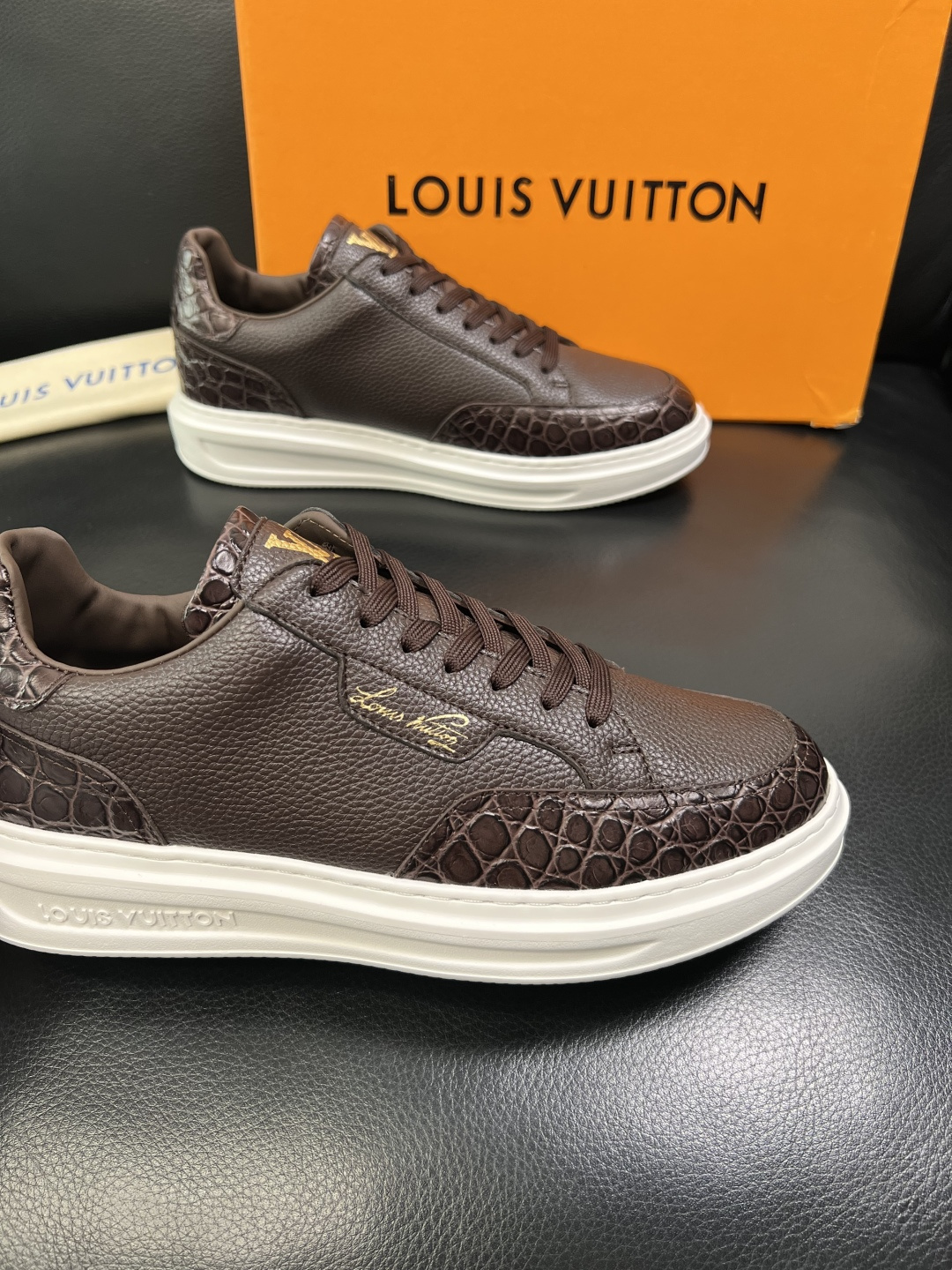 Lv 高品质 顶级工艺品 路易威登，运动板鞋专柜同步，鞋面意大利进口，高品质拼接缤纷色彩复杂工艺品，进口