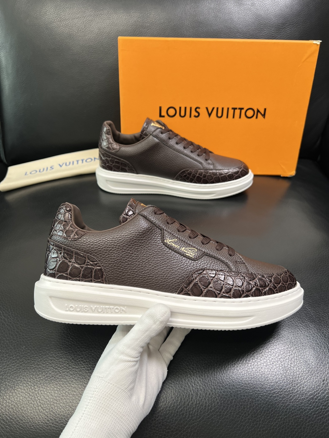 Lv 高品质 顶级工艺品 路易威登，运动板鞋专柜同步，鞋面意大利进口，高品质拼接缤纷色彩复杂工艺品，进口