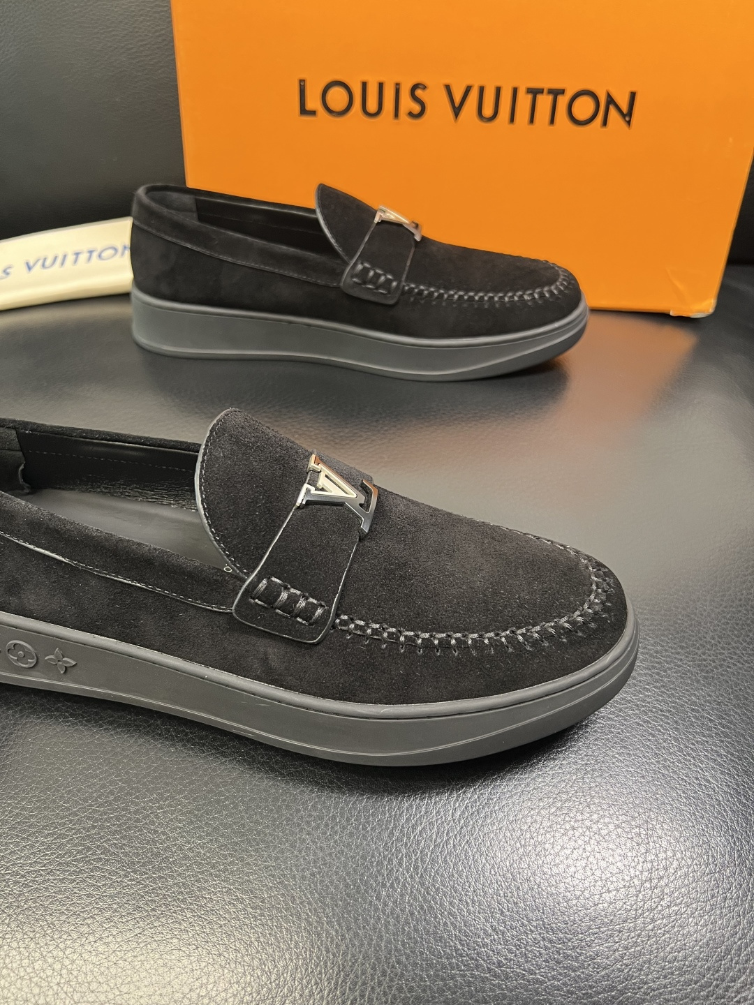 Lv 高品质 顶级工艺品 路易威登，运动板鞋专柜同步，鞋面意大利进口，高品质拼接缤纷色彩复杂工艺品，进口