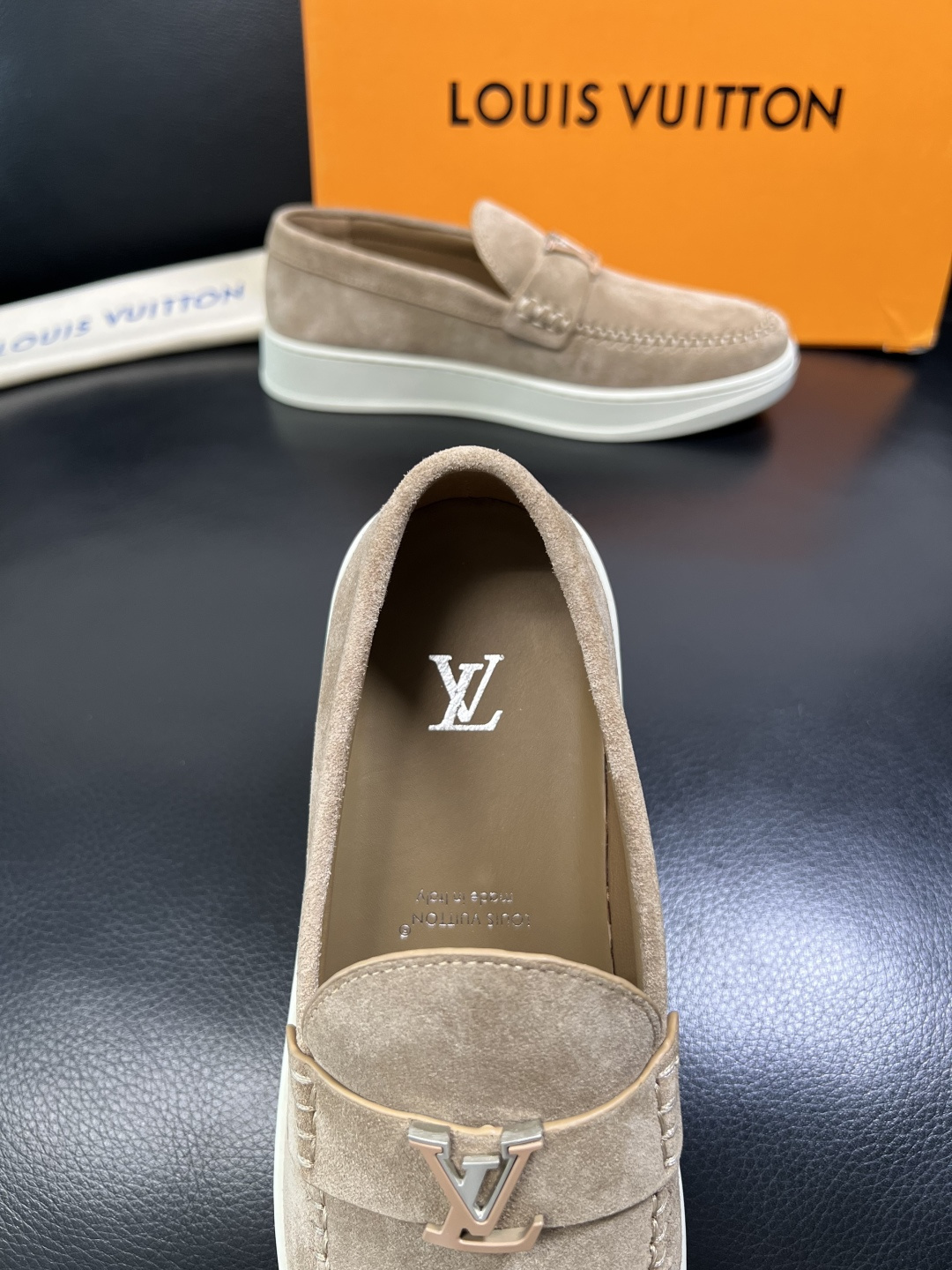 Lv 高品质 顶级工艺品 路易威登，运动板鞋专柜同步，鞋面意大利进口，高品质拼接缤纷色彩复杂工艺品，进口