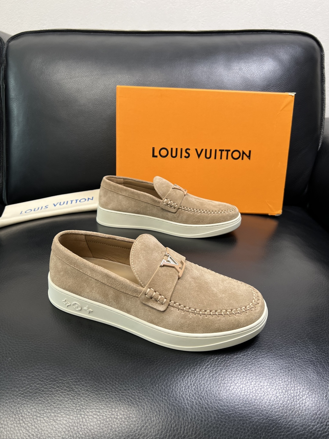 Lv 高品质 顶级工艺品 路易威登，运动板鞋专柜同步，鞋面意大利进口，高品质拼接缤纷色彩复杂工艺品，进口