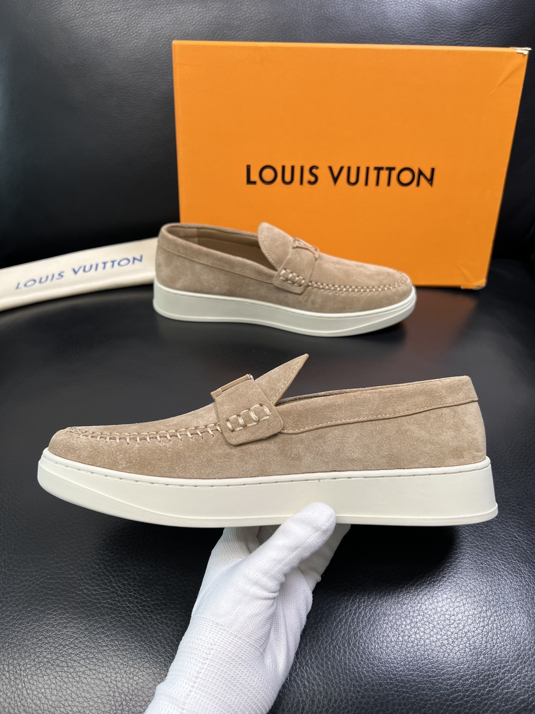 Lv 高品质 顶级工艺品 路易威登，运动板鞋专柜同步，鞋面意大利进口，高品质拼接缤纷色彩复杂工艺品，进口